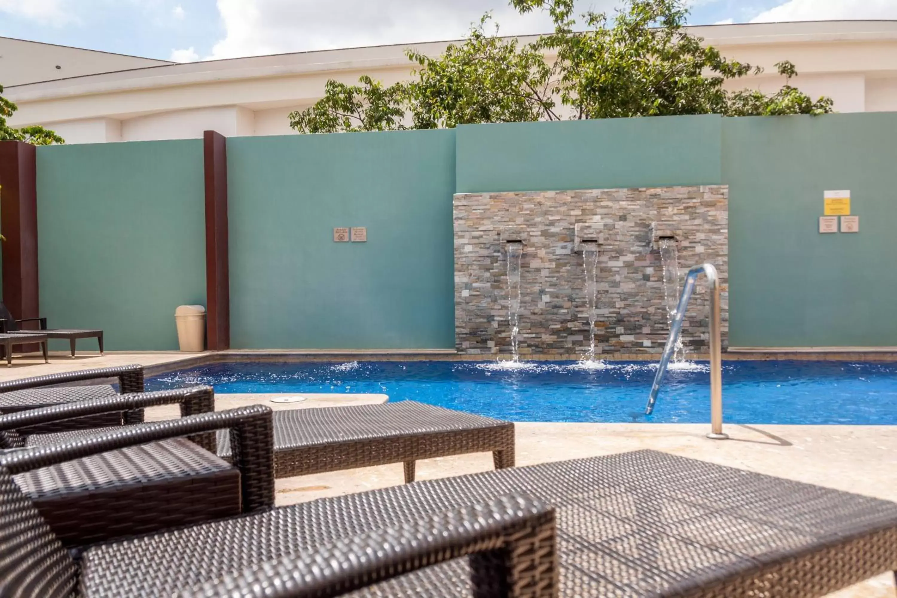 Swimming Pool in Courtyard by Marriott San Salvador