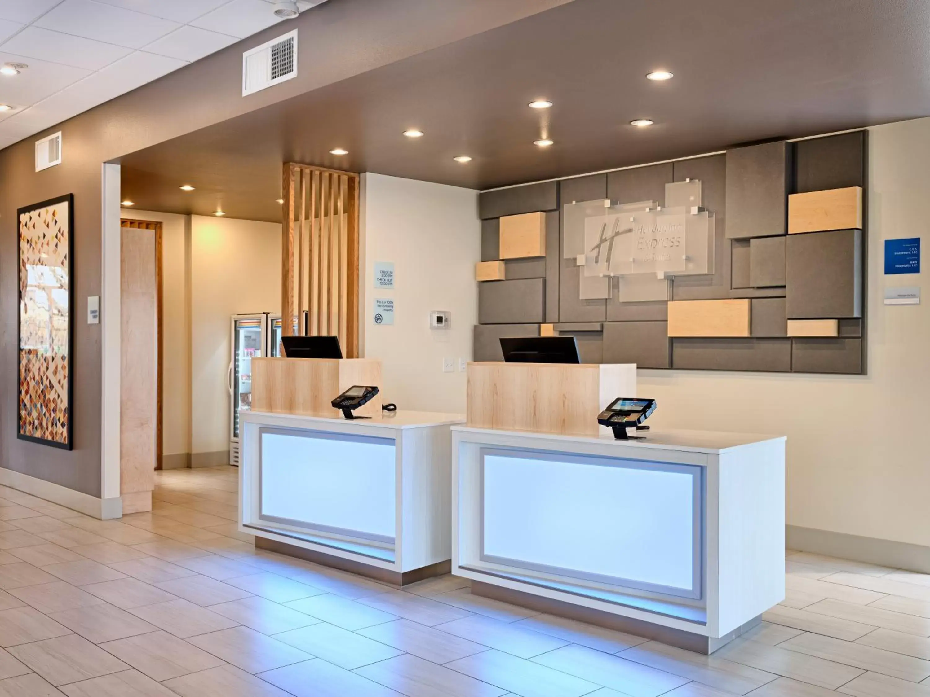 Property building, Lobby/Reception in Holiday Inn Express & Suites Salem North - Keizer, an IHG Hotel