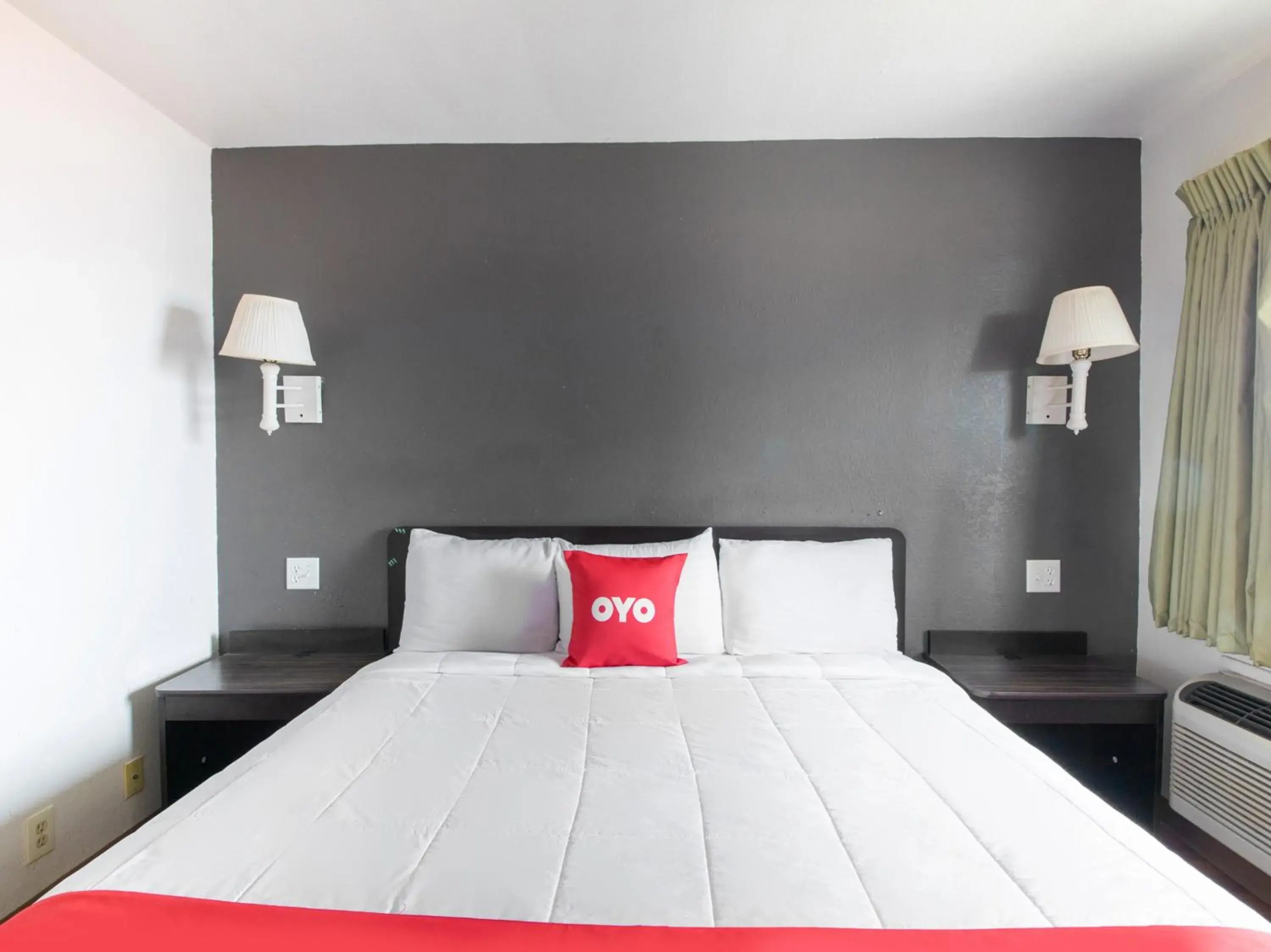 Bedroom, Bed in OYO Hotel Irving DFW Airport North