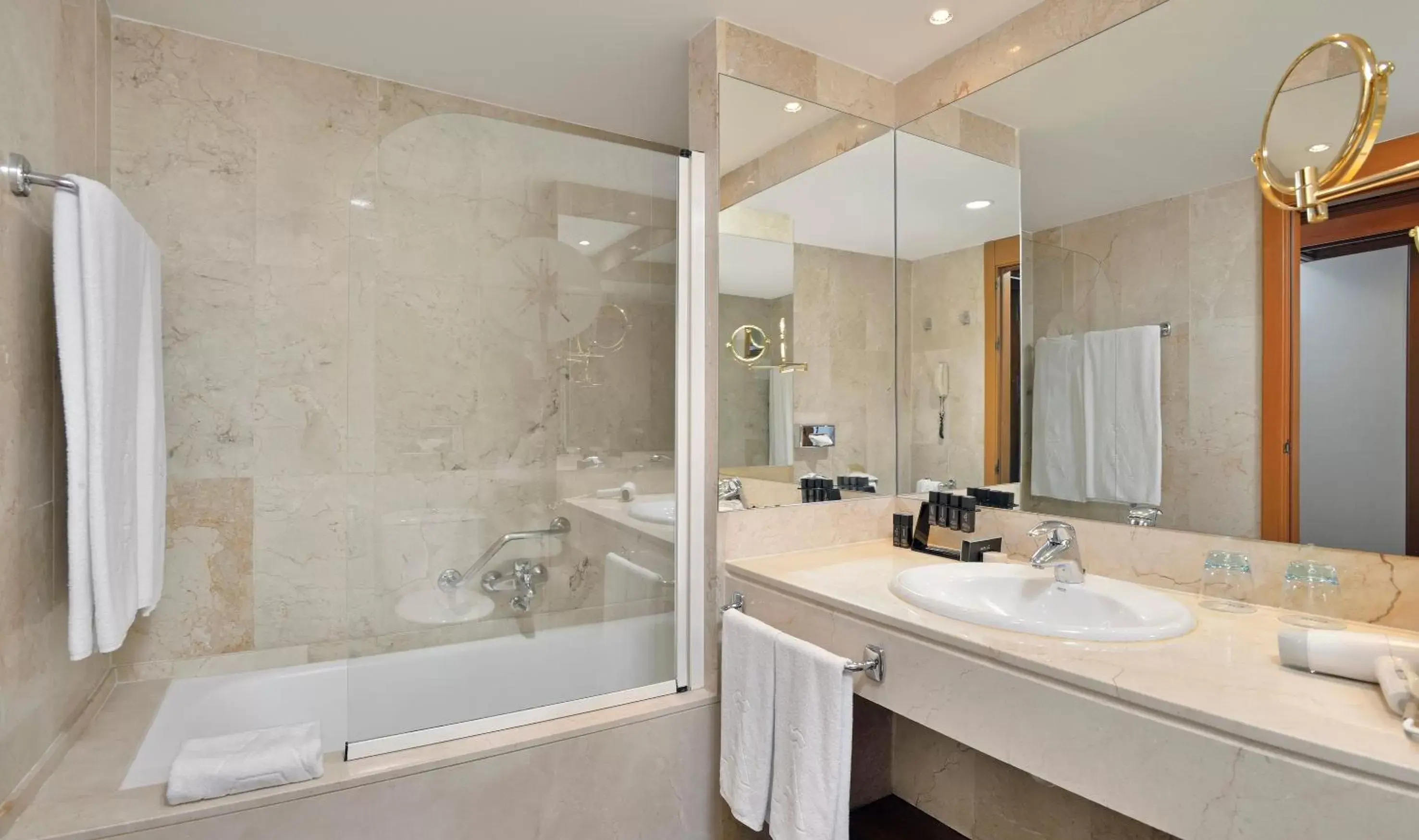 Shower, Bathroom in Best Western Premier CMC Girona