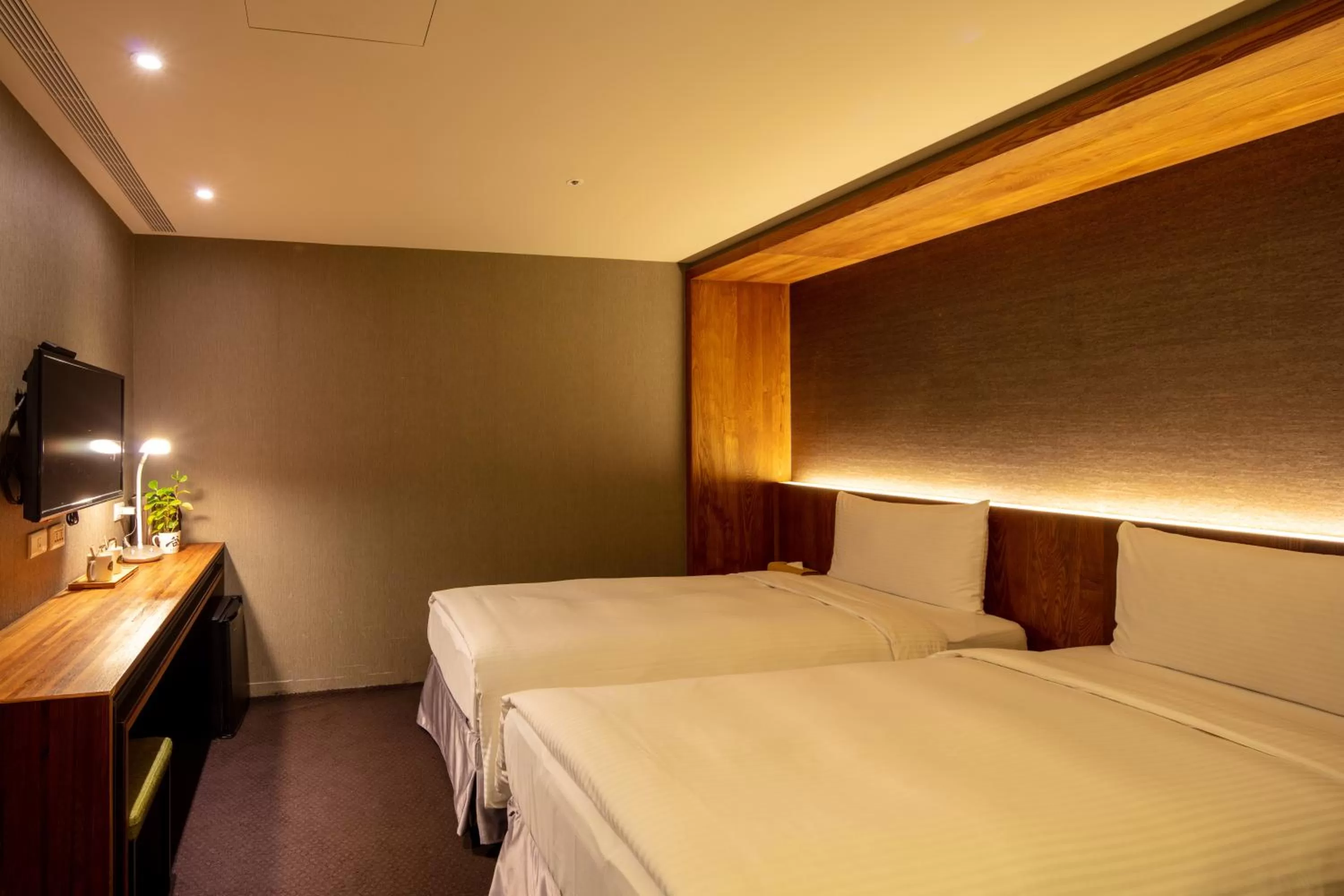 Photo of the whole room, Bed in Goodmore Hotel