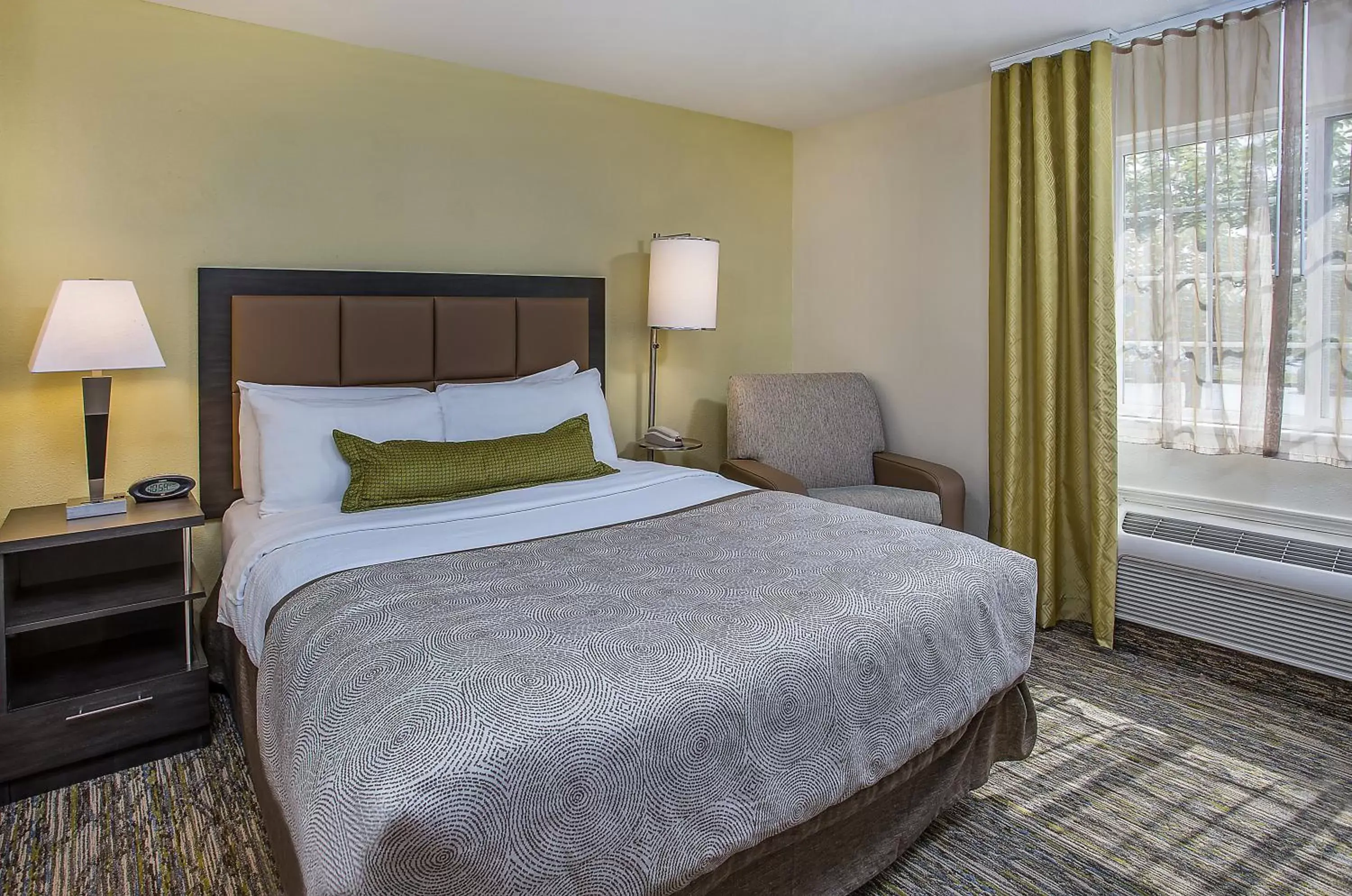 Photo of the whole room, Bed in Candlewood Suites Louisville Airport, an IHG Hotel