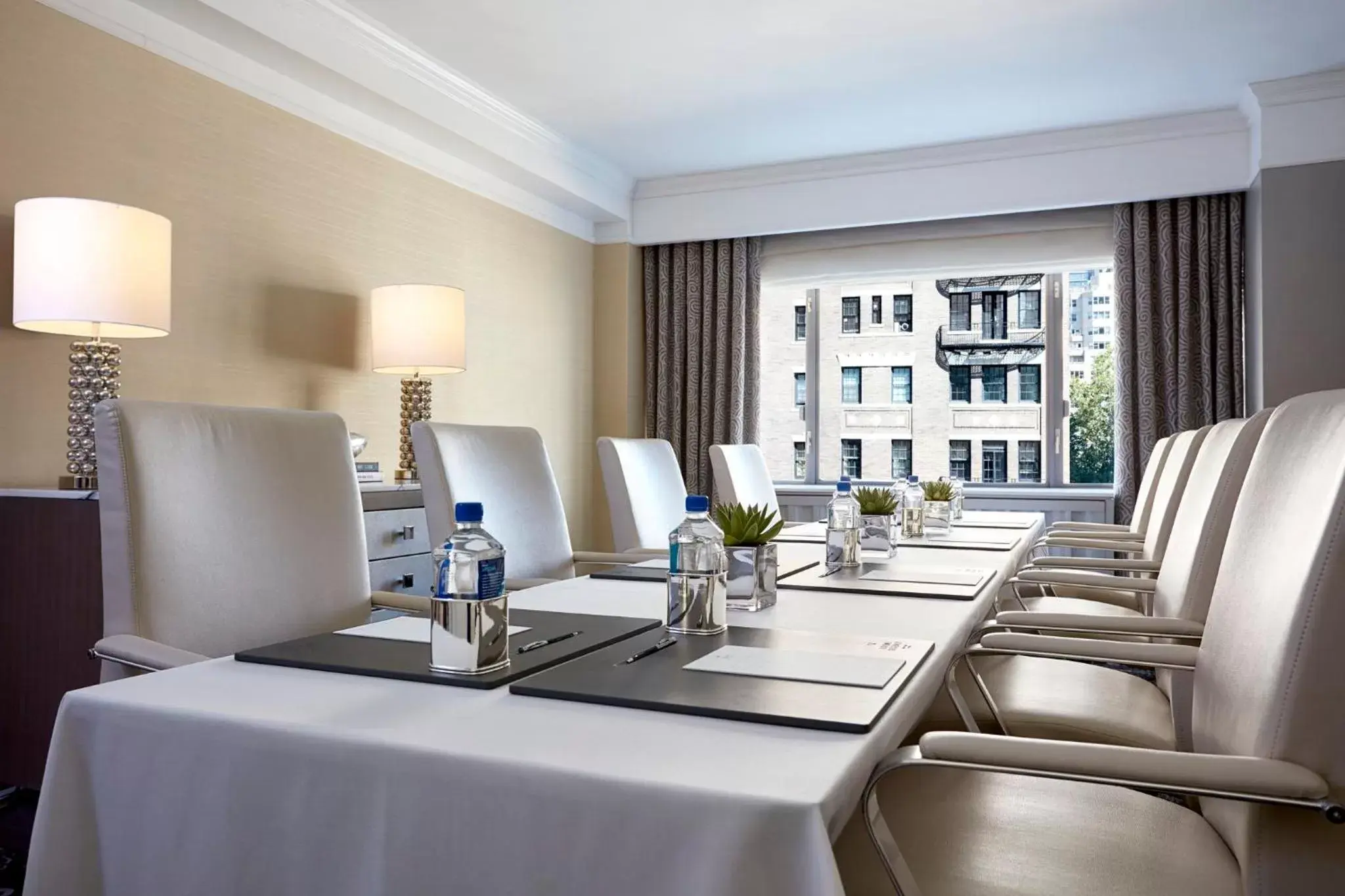 Meeting/conference room in Loews Regency New York Hotel