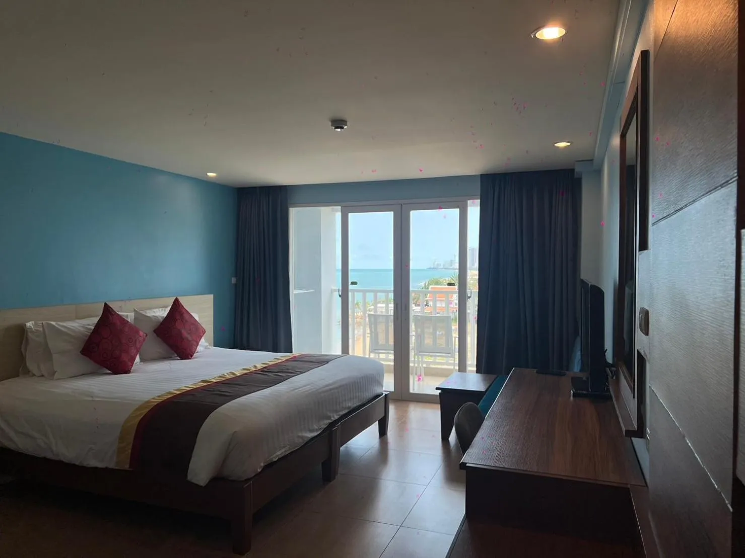 Bed in Saisawan Beach Luxury Hotel