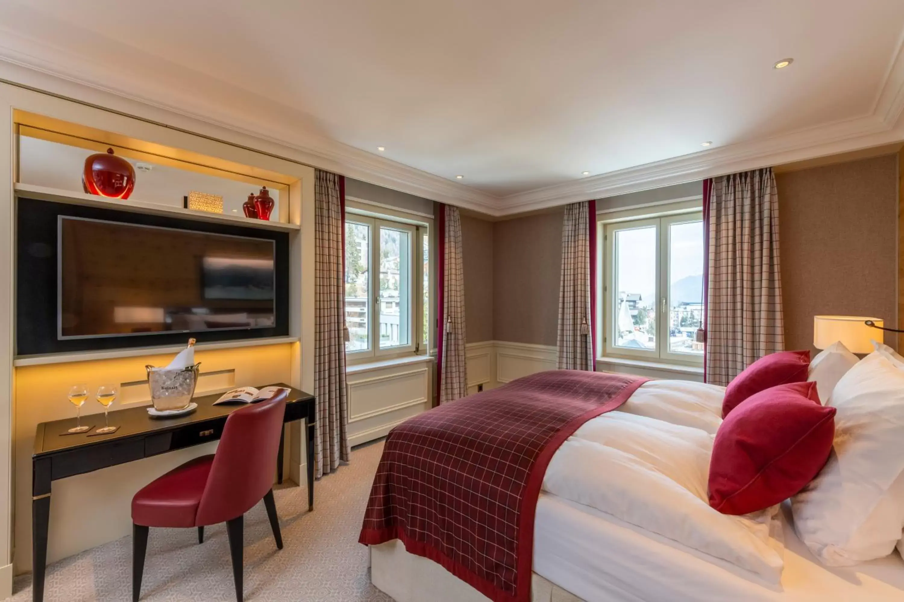 Bedroom, TV/Entertainment Center in Kulm Hotel St. Moritz