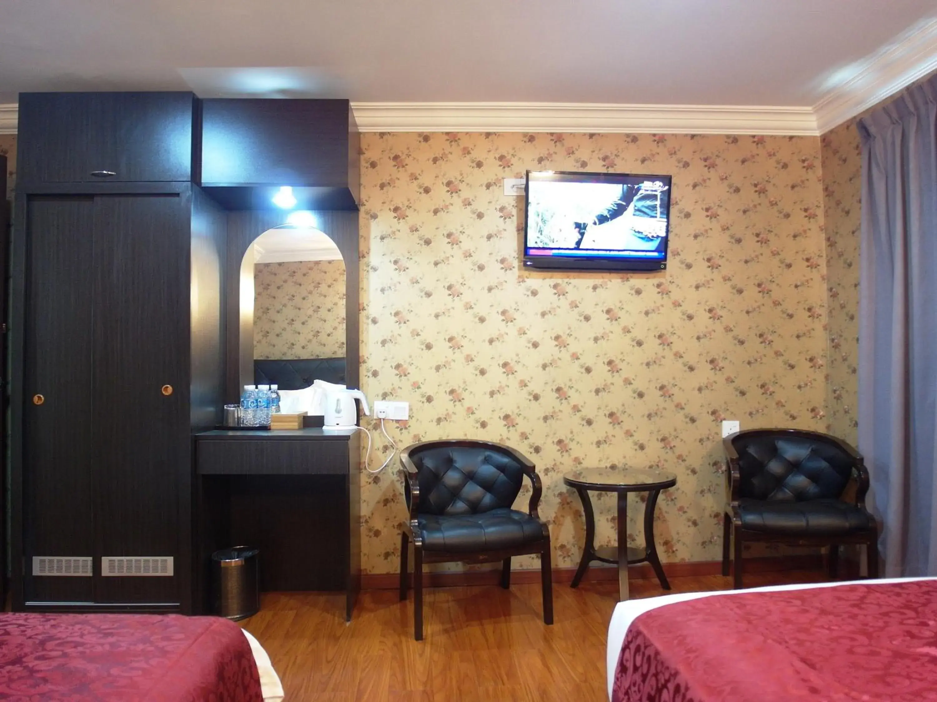 Bedroom, TV/Entertainment Center in Classic Kinabalu Hotel