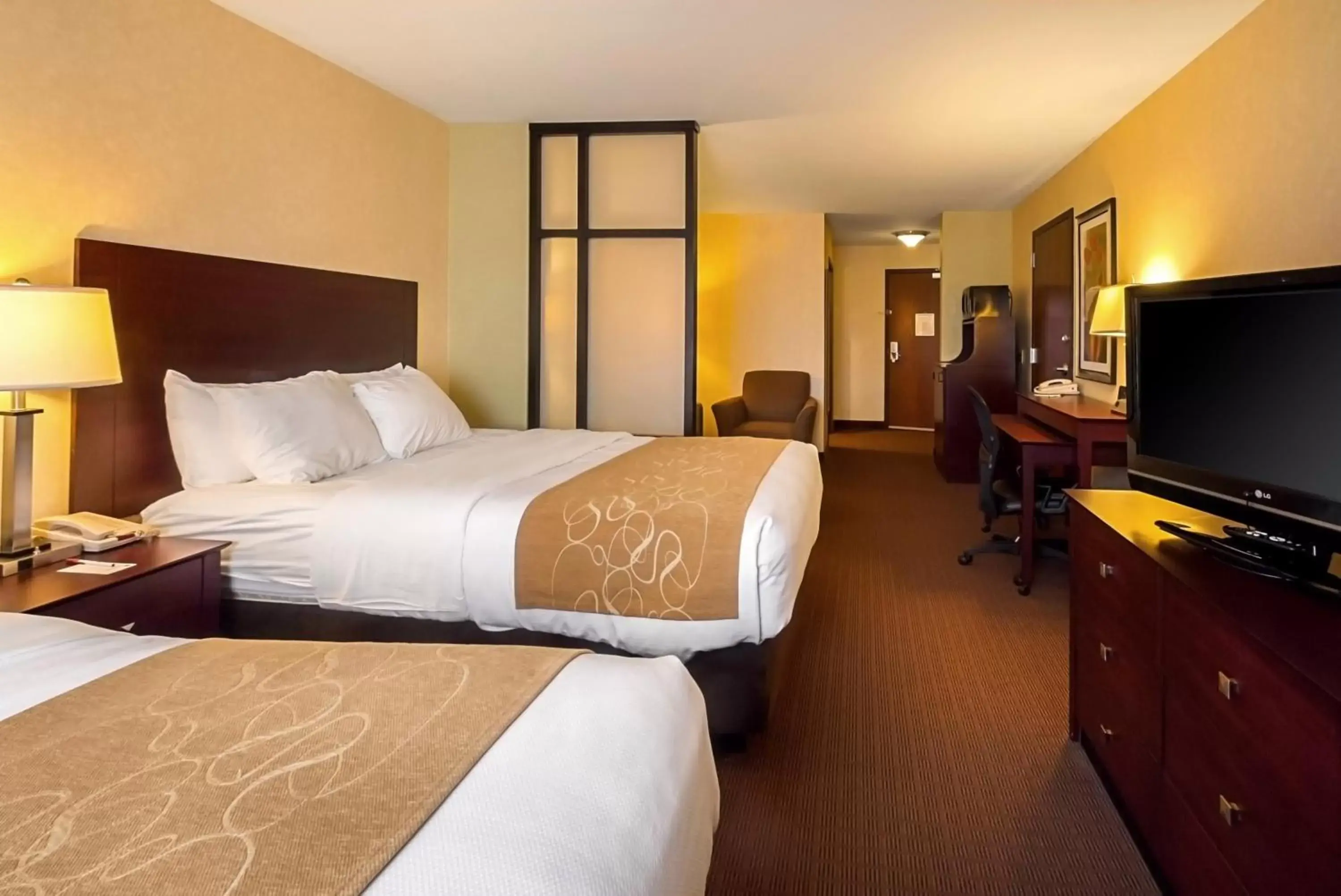 Queen Suite with Two Queen Beds - Non-Smoking in Comfort Suites Manhattan