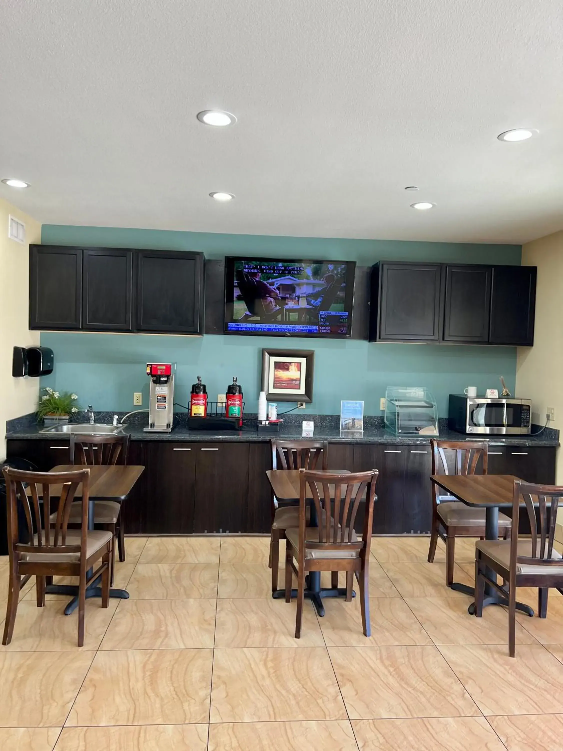 Breakfast in Americas Best Value Inn Sulphur Breakfast in Americas Best Value Inn Sulphur