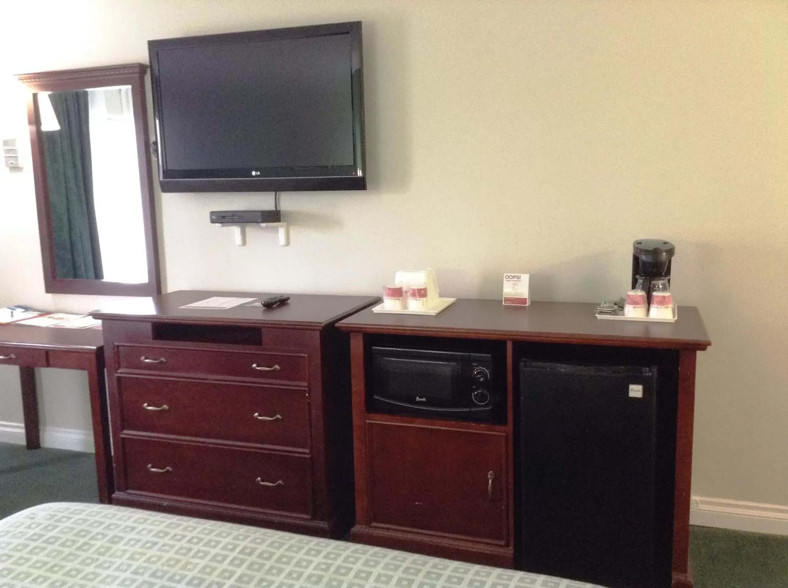 TV and multimedia, TV/Entertainment Center in Ramada by Wyndham Oceanside