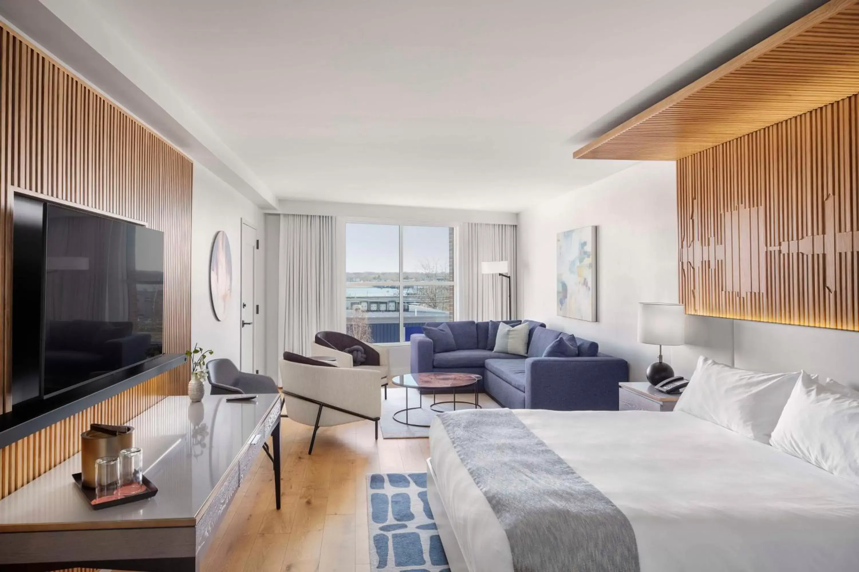 Bedroom, Seating Area in Canopy By Hilton Portland Waterfront