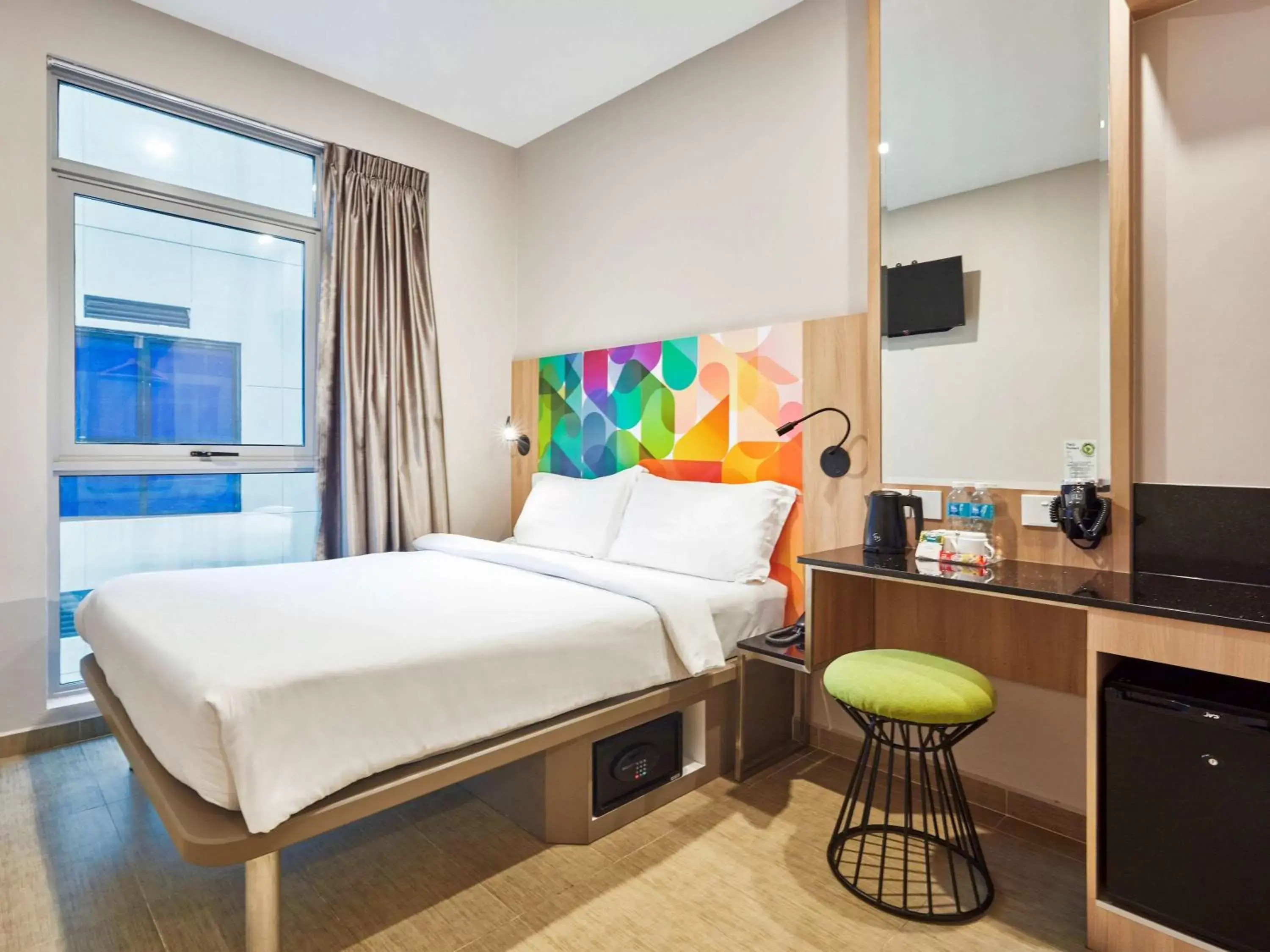 Bedroom, Bed in ibis budget Singapore Clarke Quay