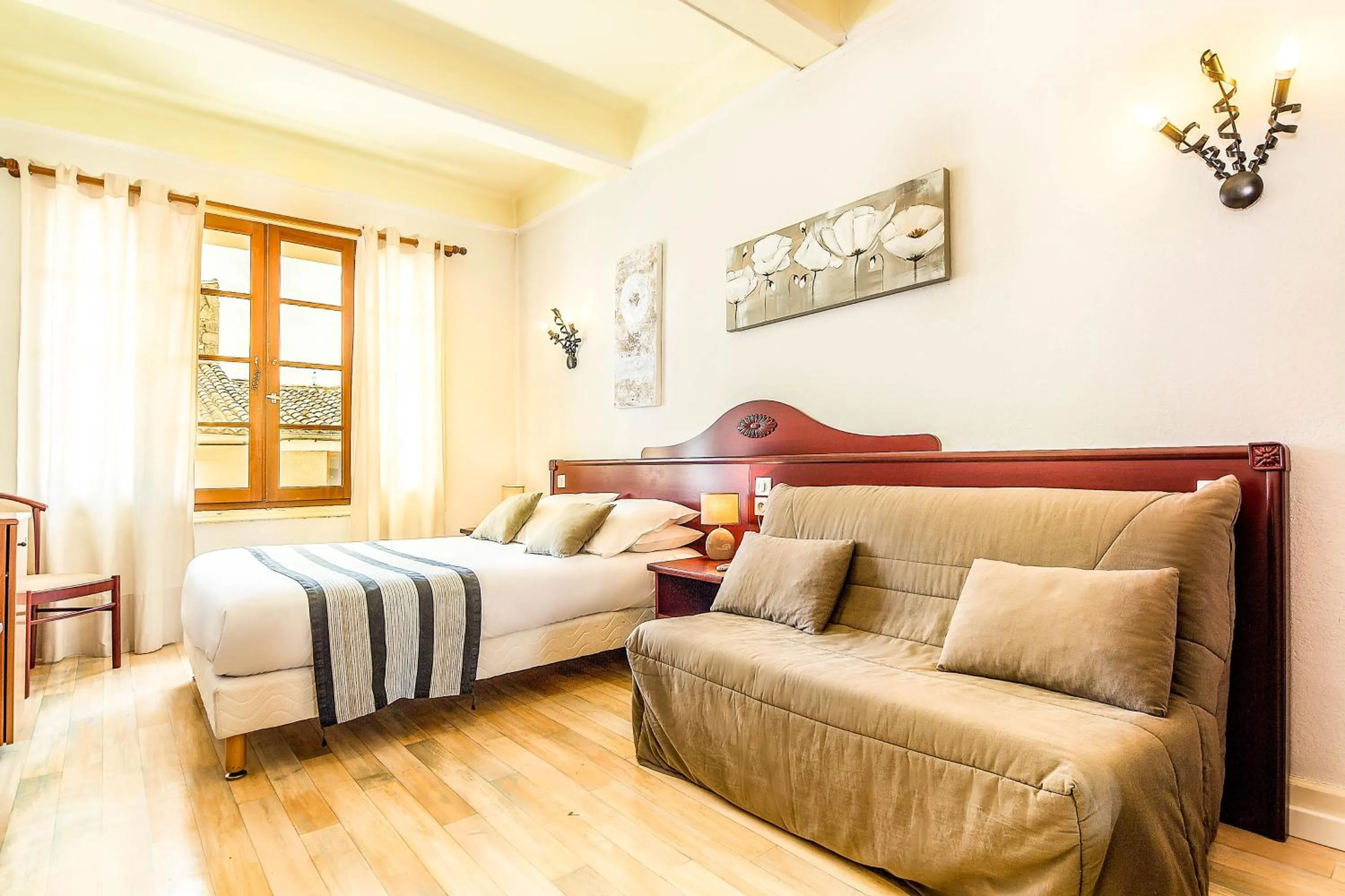 Bedroom, Bed in Logis Hôtel Restaurant Résidence