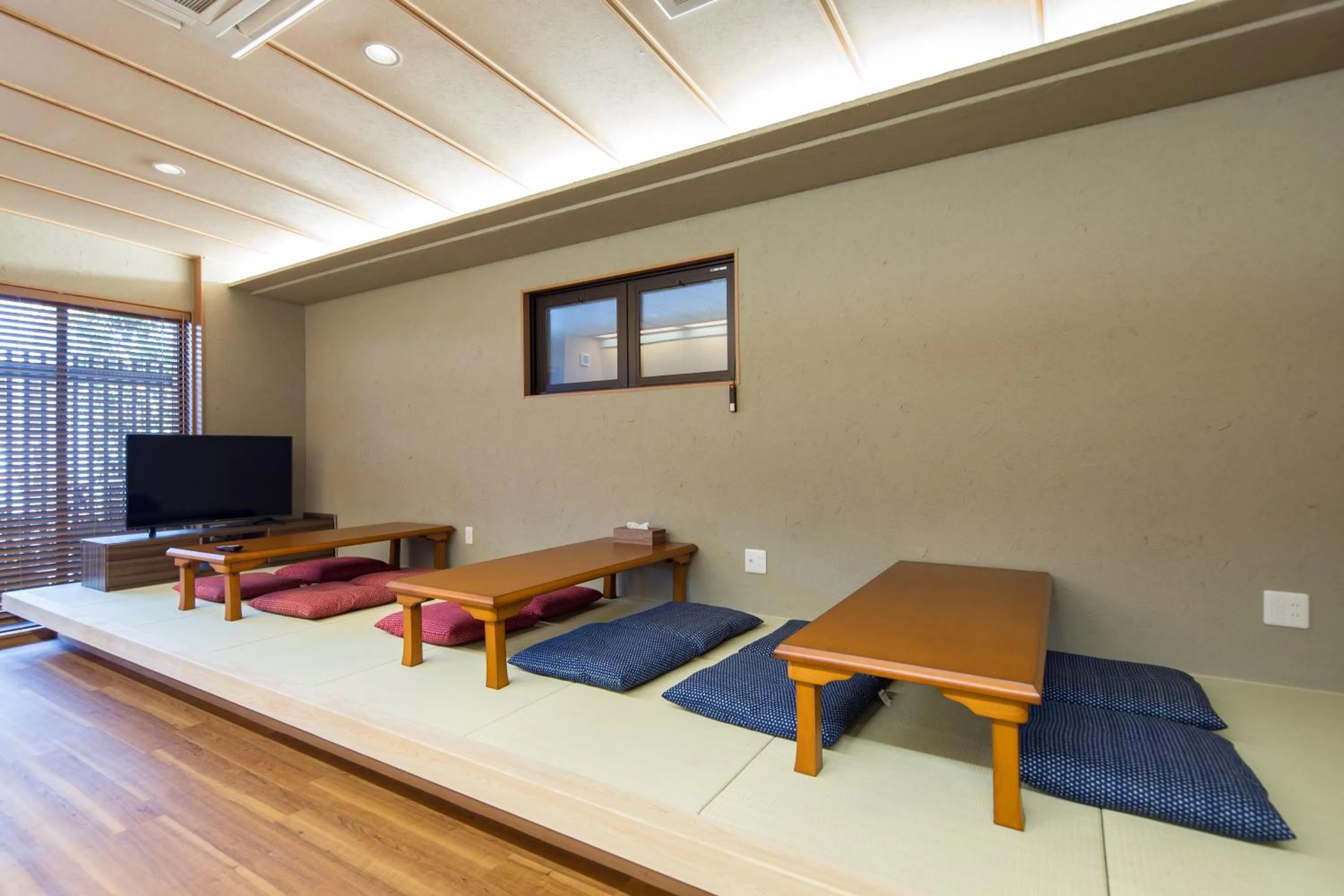 Communal lounge/ TV room in Ryokan Hostel Gion