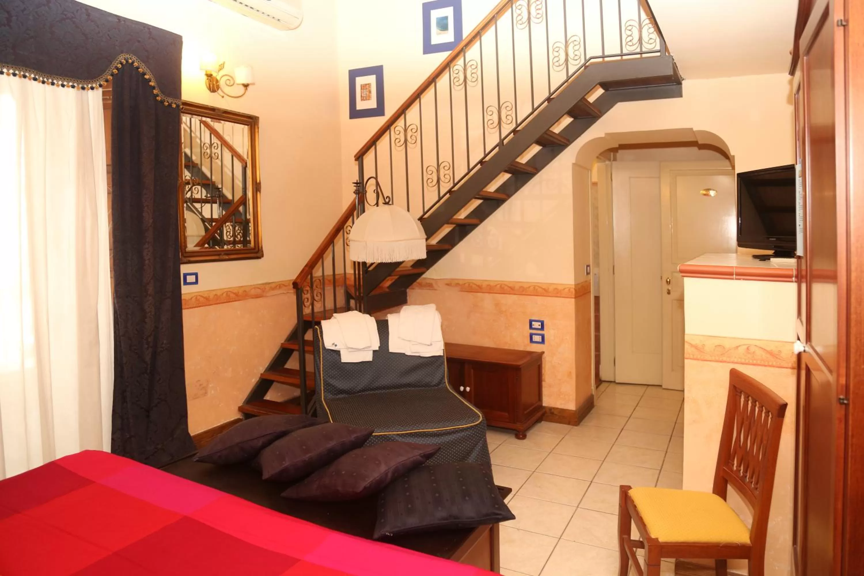 Photo of the whole room in Hotel Sangiuliano 132 centro storico Catania