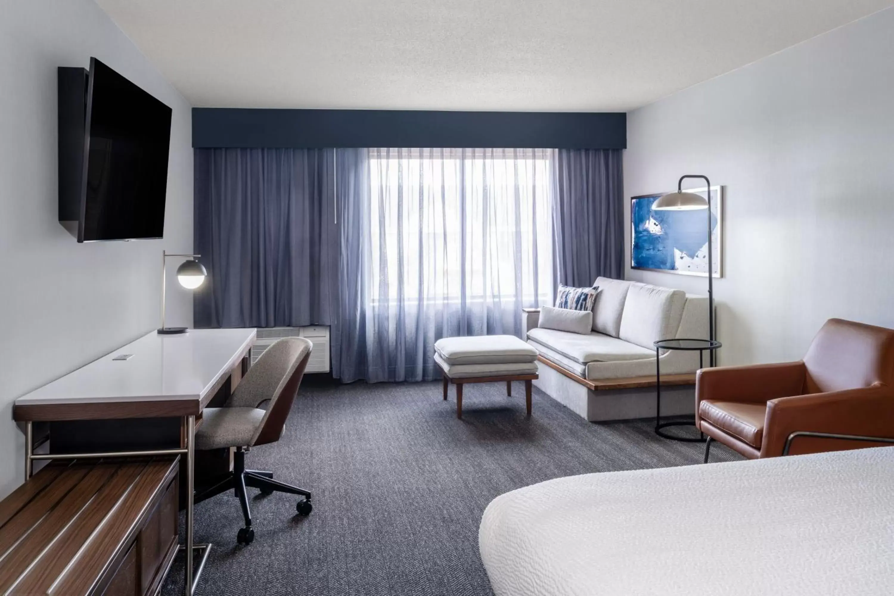 Photo of the whole room, TV/Entertainment Center in Courtyard by Marriott Boulder Broomfield