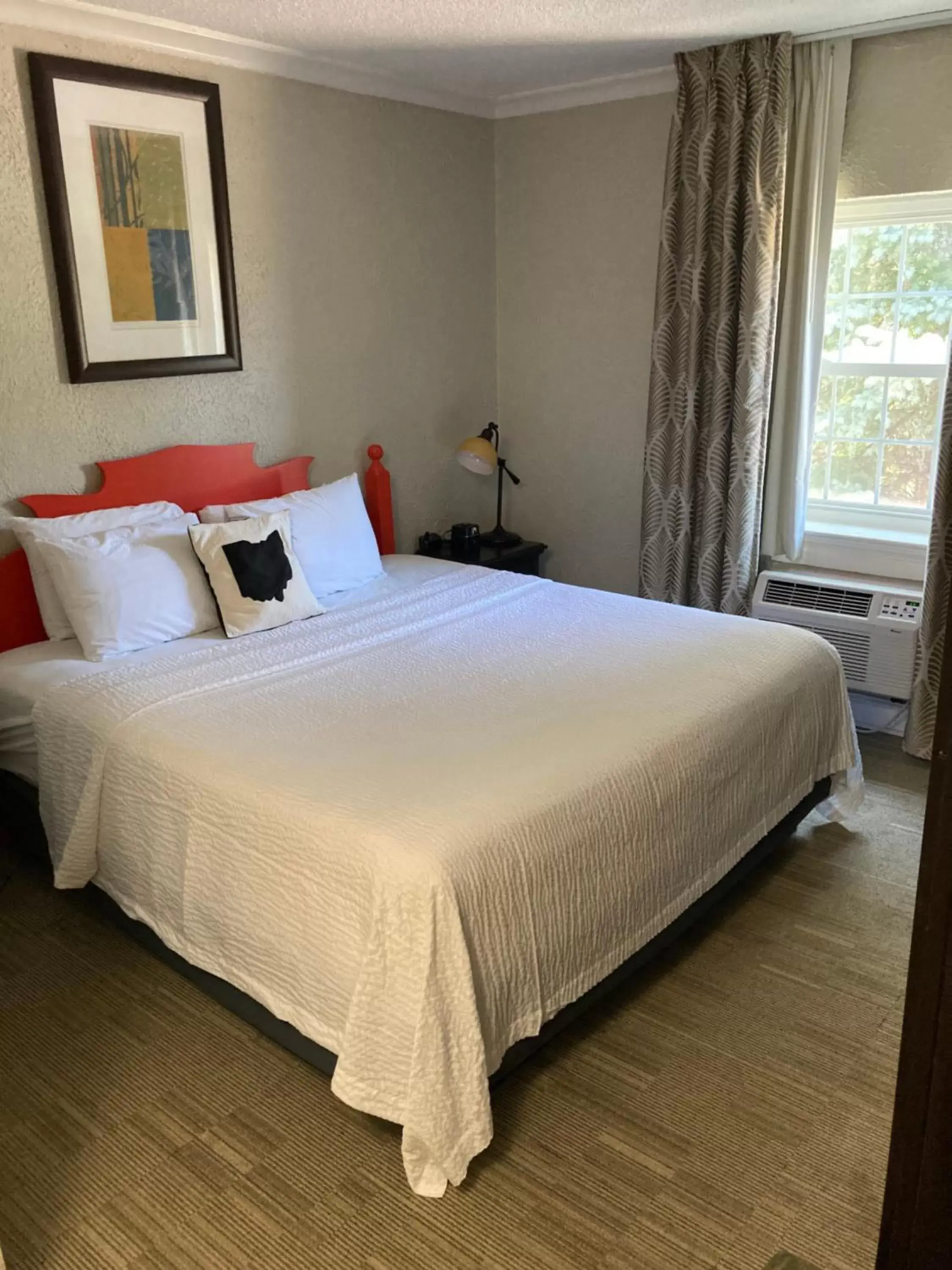 Standard King Room in The Aurora Inn Hotel and Event Center Standard King Room in The Aurora Inn Hotel and Event Center