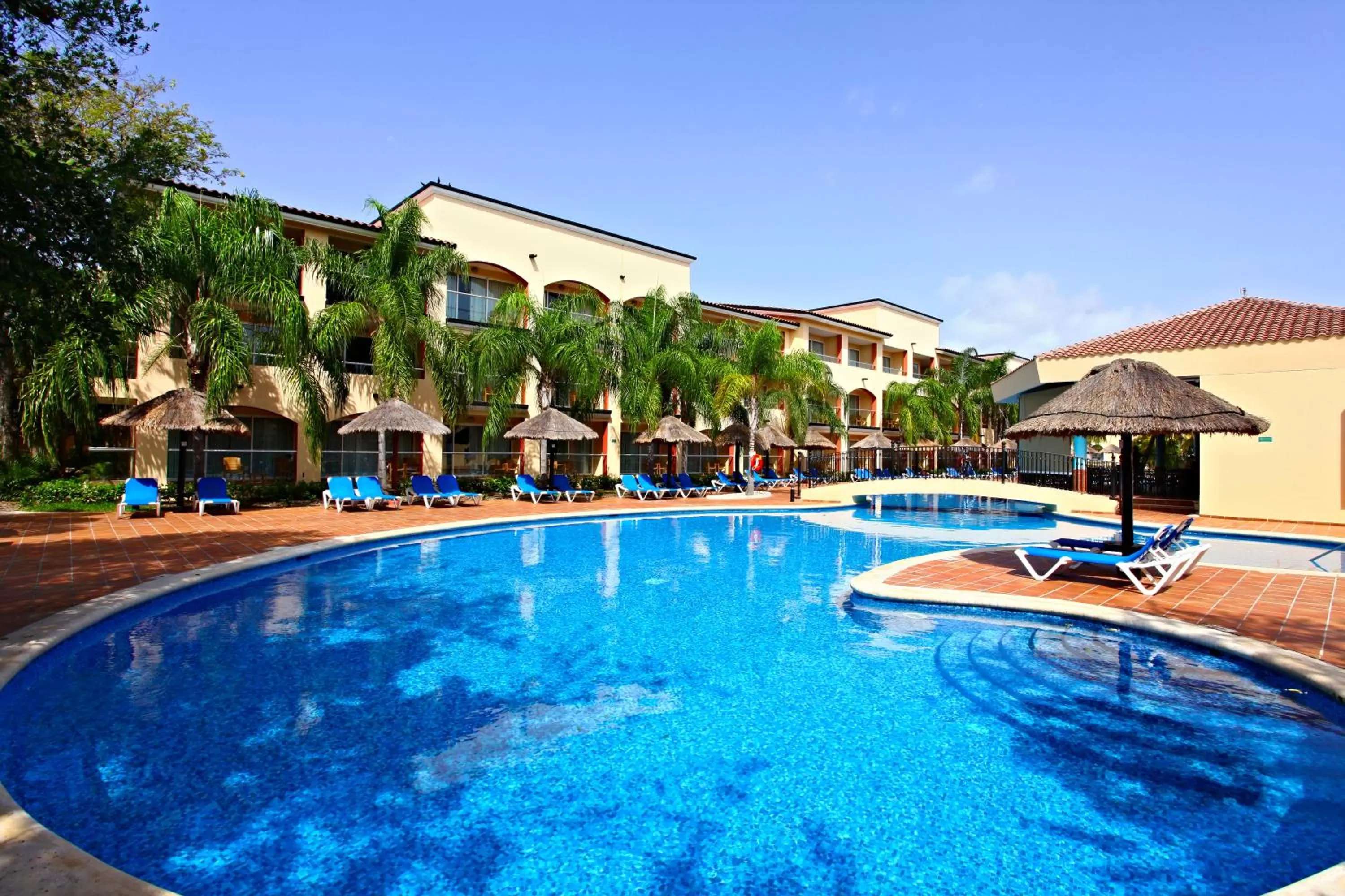 Swimming pool in Sandos Playacar All Inclusive