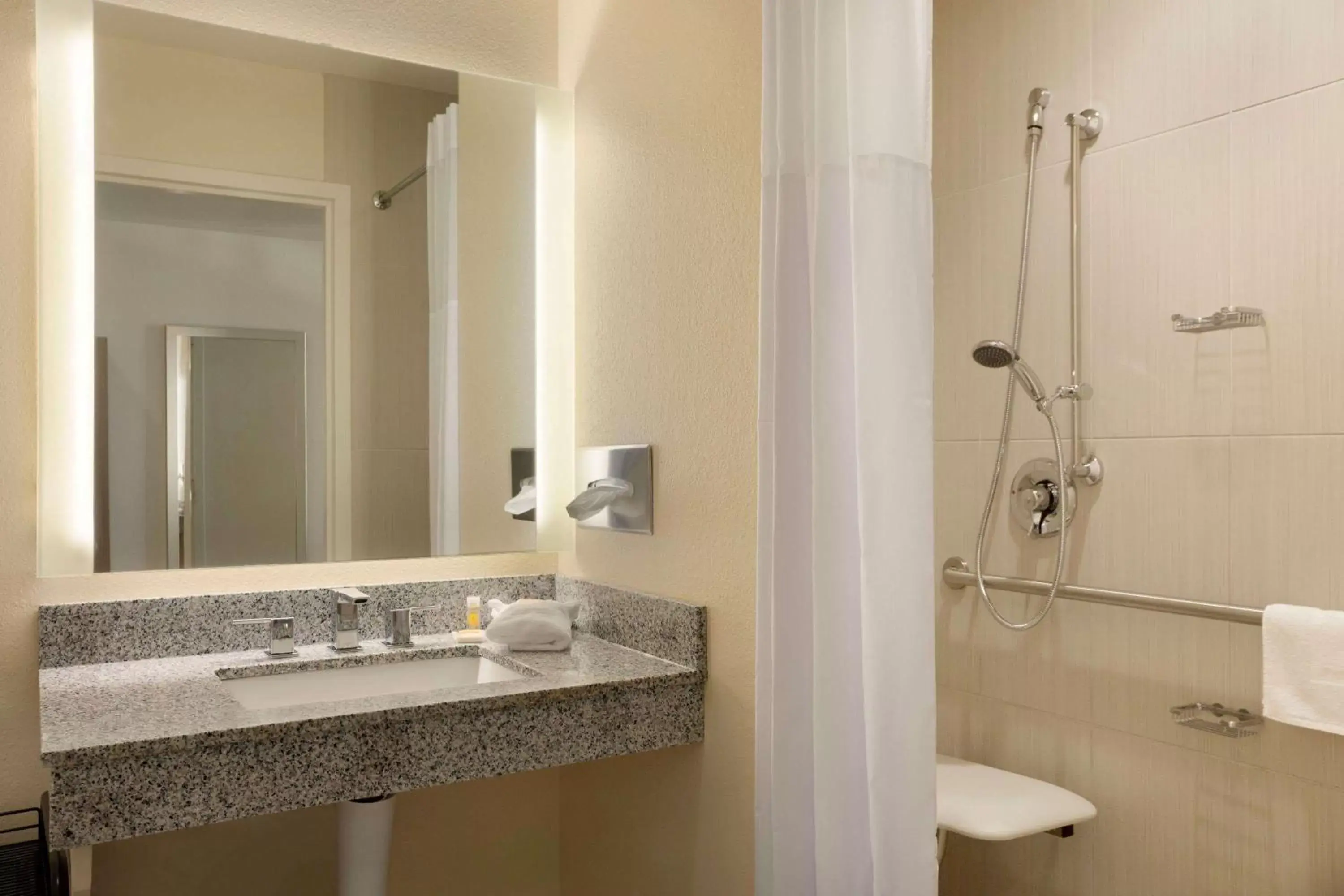 Photo of the whole room, Bathroom in Days Inn & Suites by Wyndham Caldwell