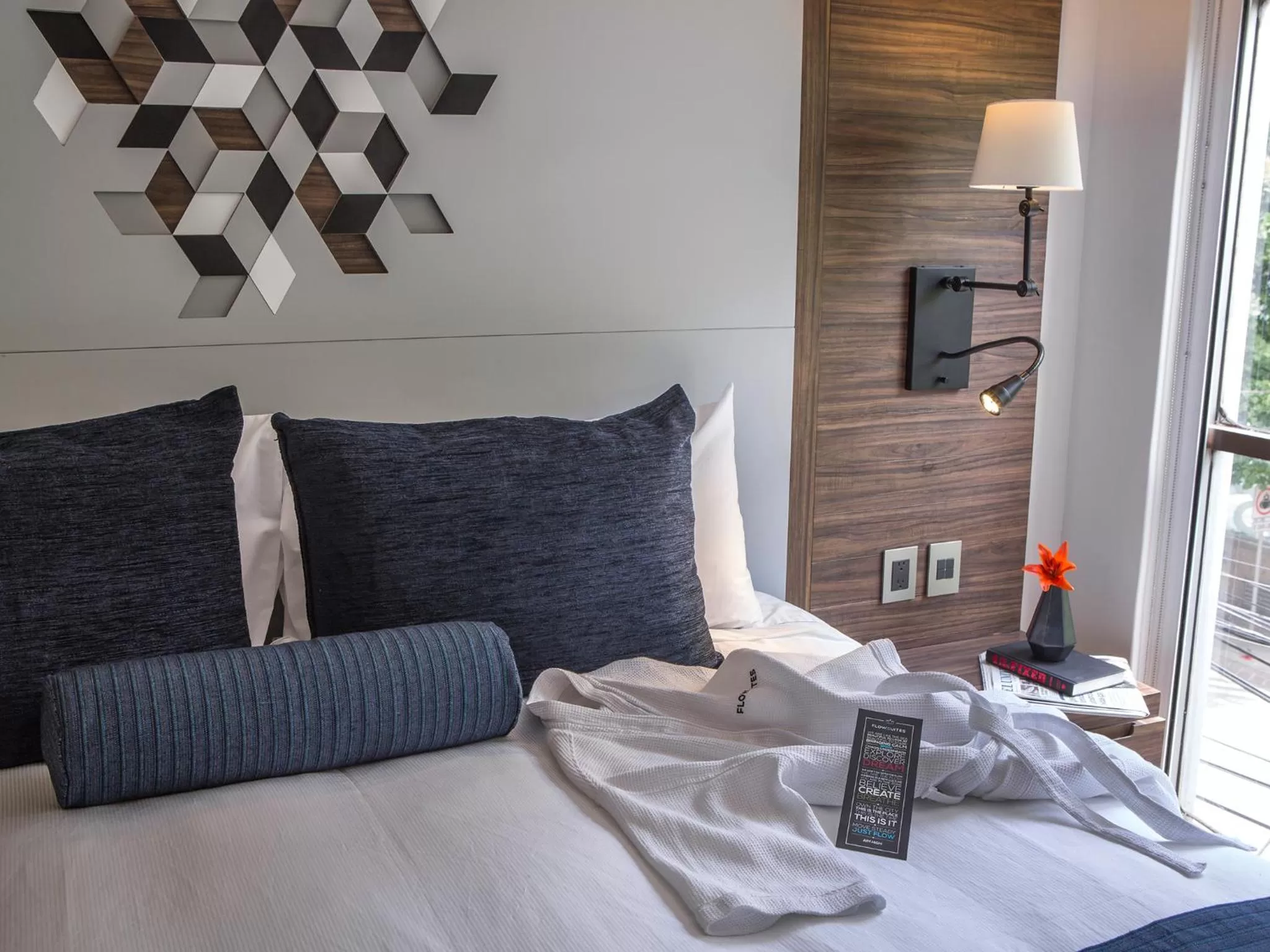 Bedroom, Bed in FlowSuites WTC