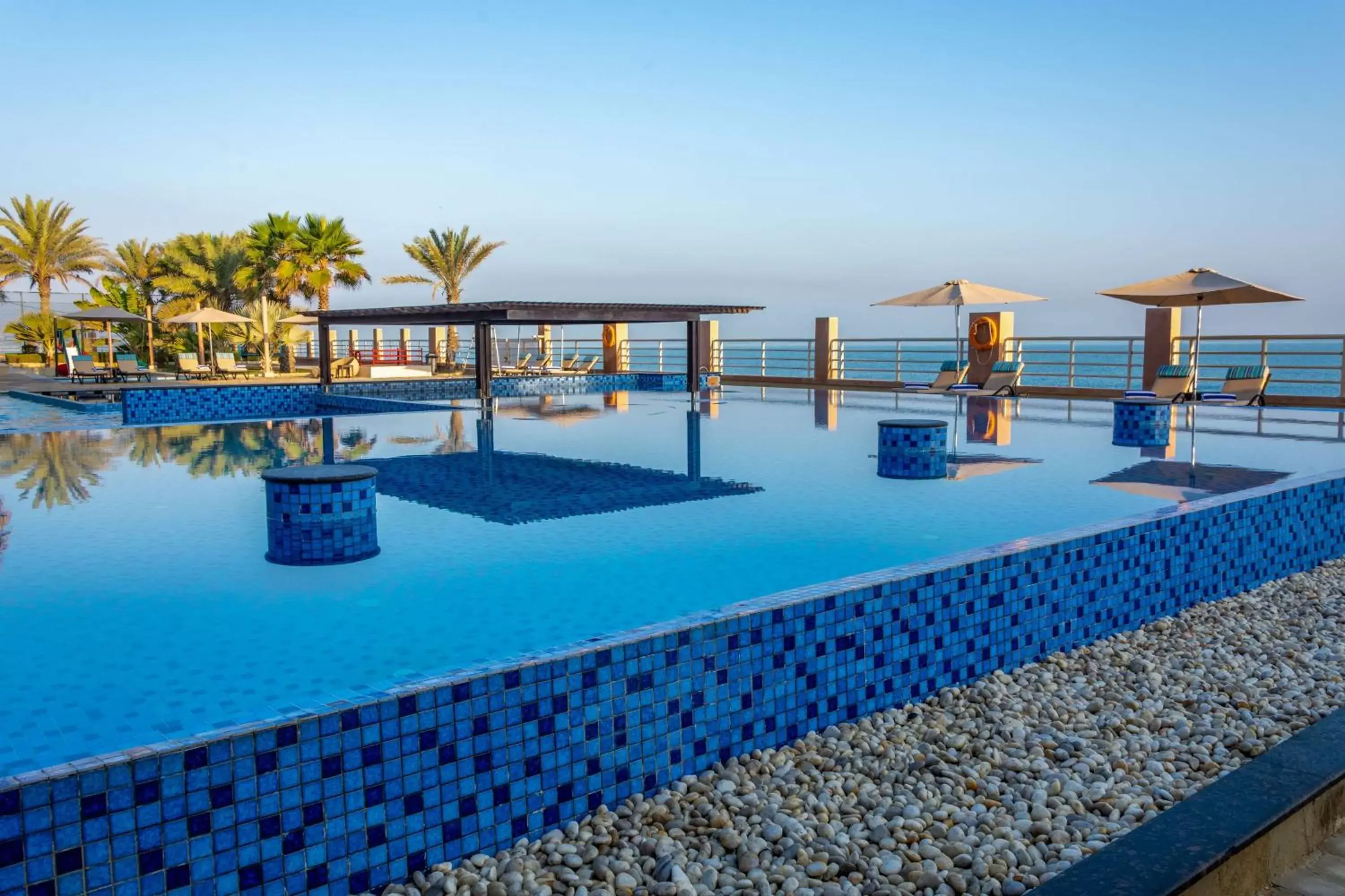 Pool view, Swimming Pool in Radisson Blu Hotel Sohar