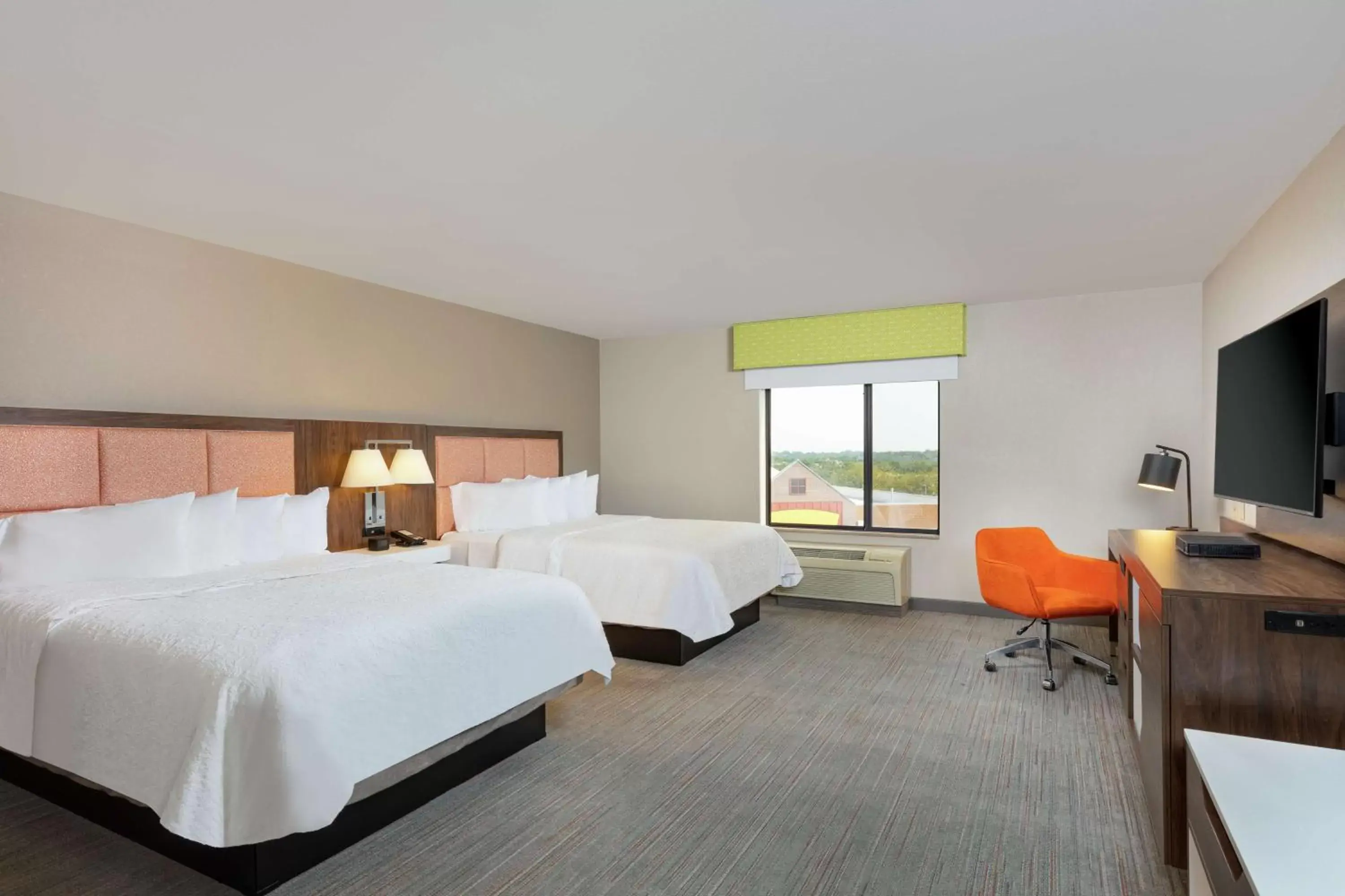 Bed in Newly Renovated Hampton Inn Omaha West Lakeside