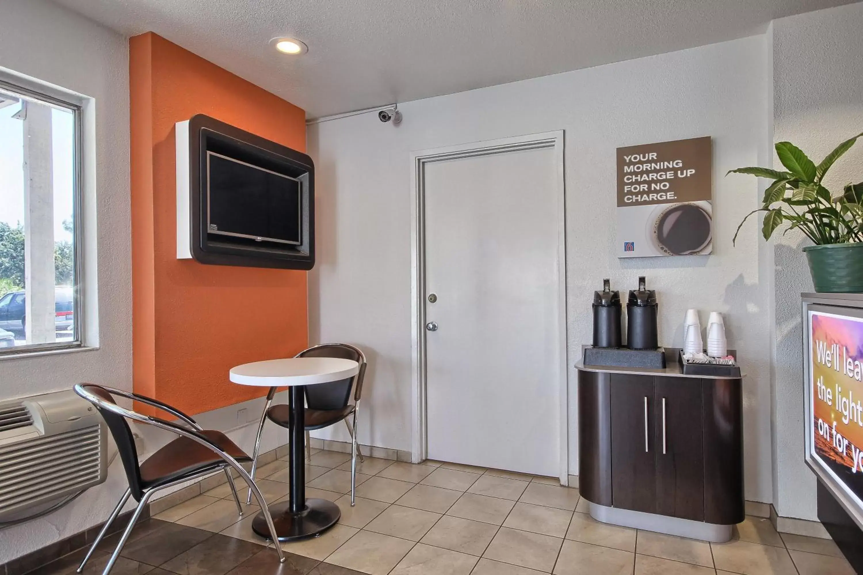 Coffee/tea facilities, TV/Entertainment Center in Motel 6-Tulare, CA