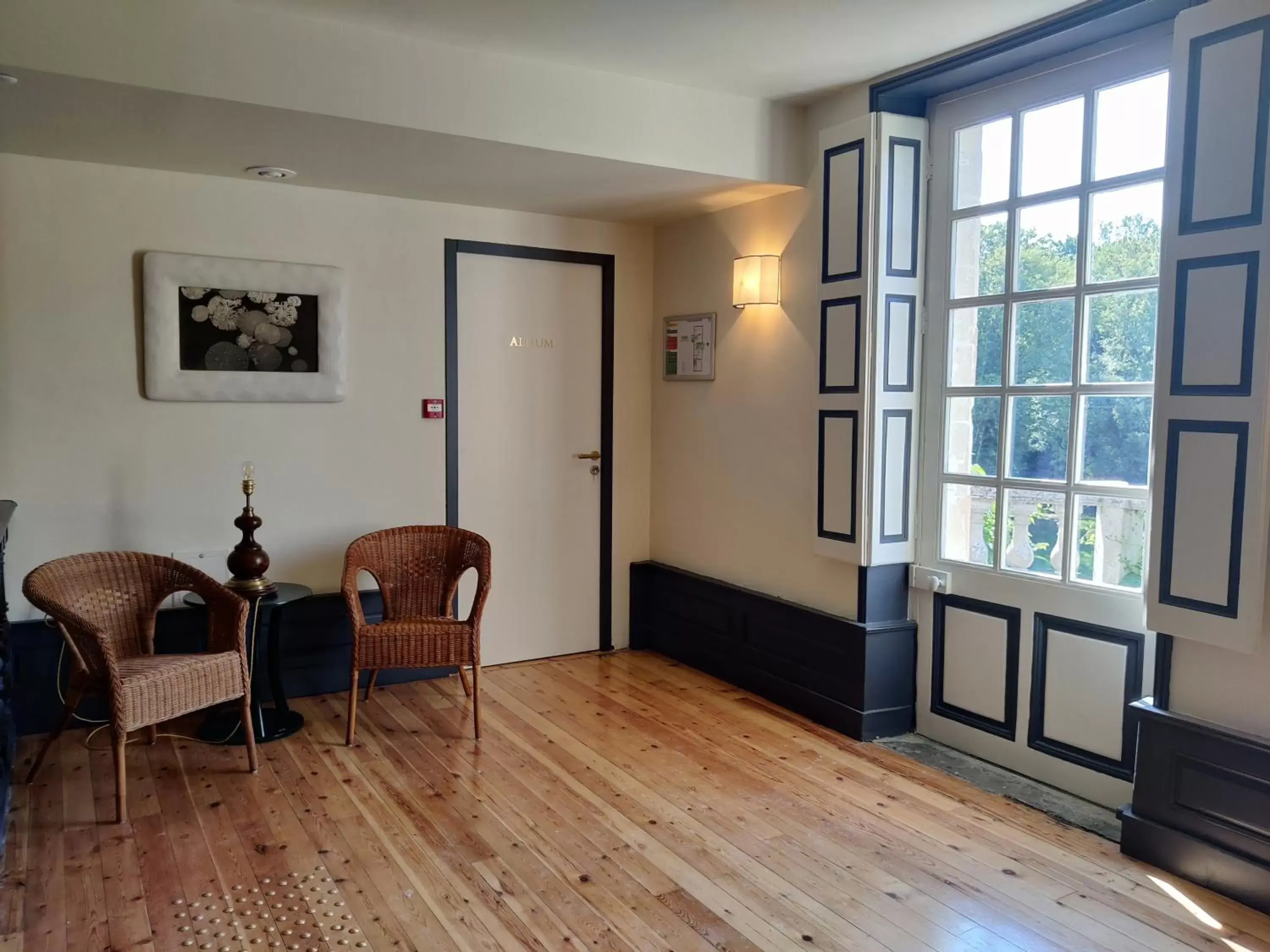 Property building, Seating Area in Château de la Huberdière