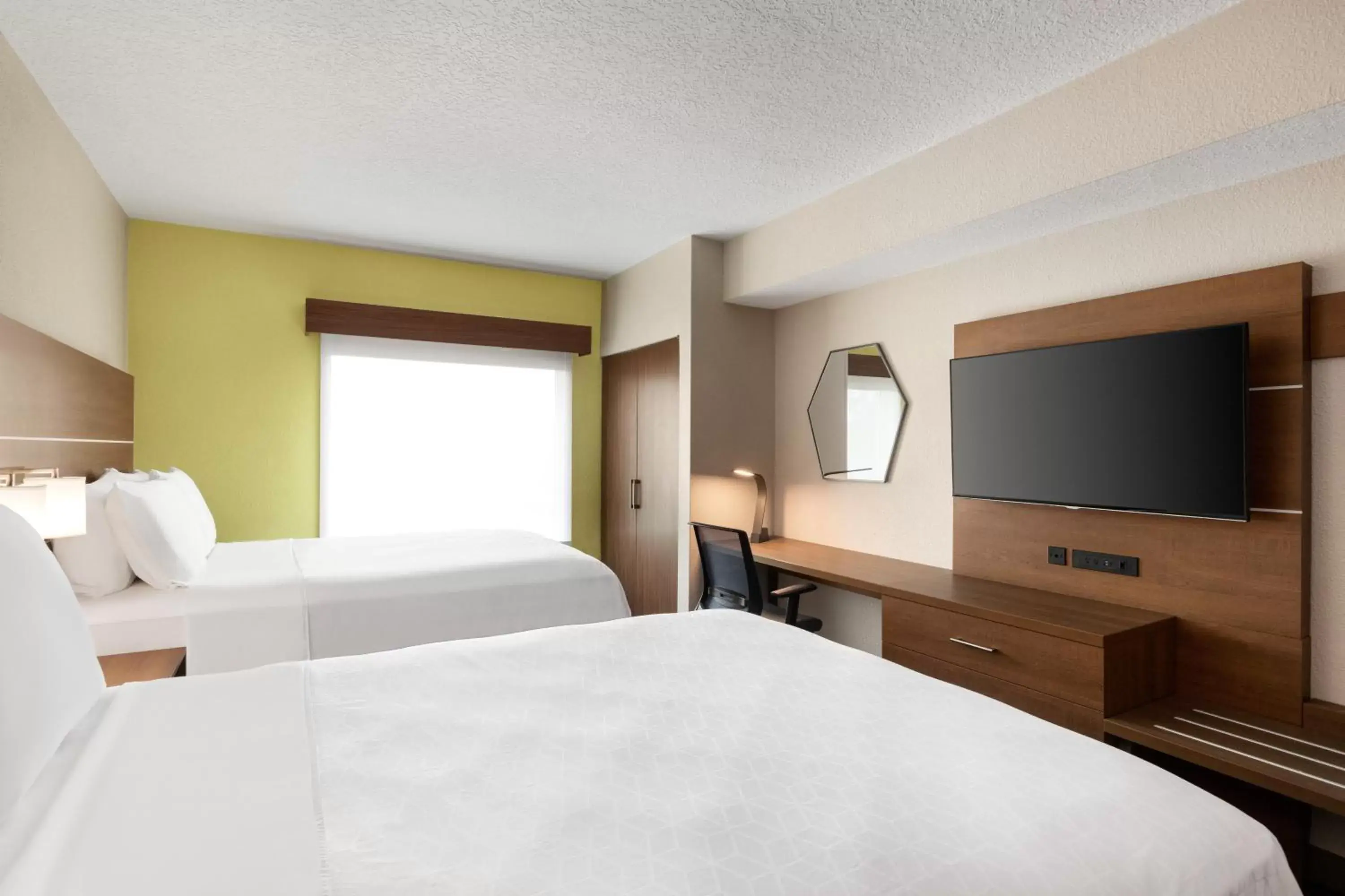 Photo of the whole room, Bed in Holiday Inn Express & Suites Pembroke Pines-Sheridan St, an IHG Hotel