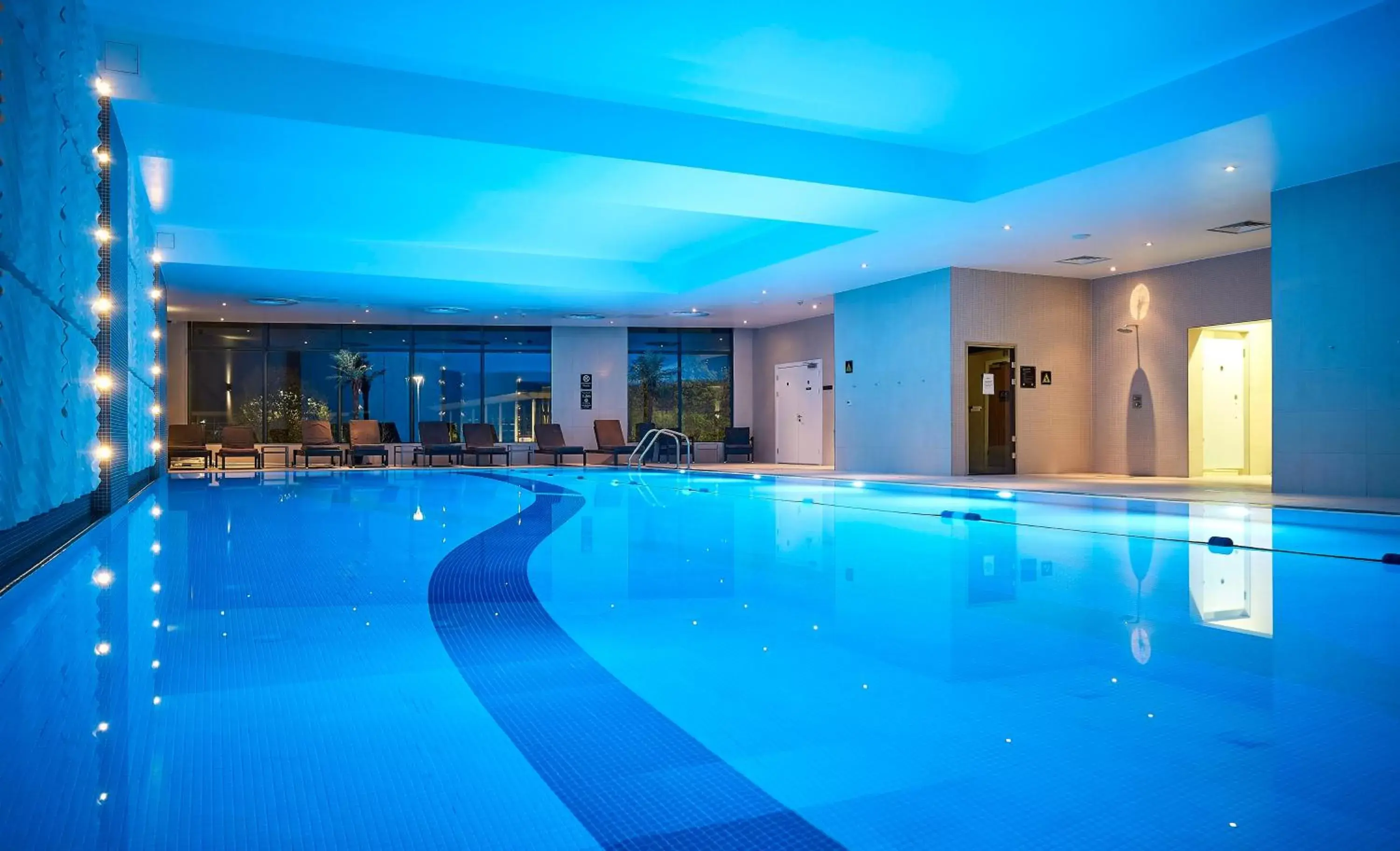 Swimming Pool in Crowne Plaza Reading East