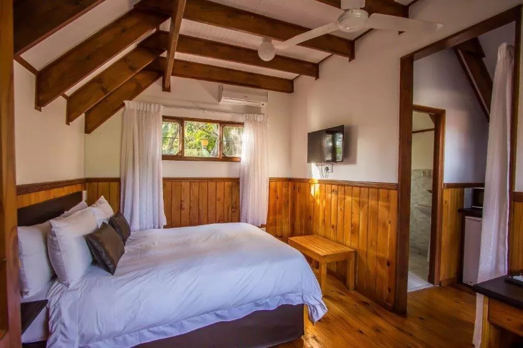 Bed in Imvubu Lodge