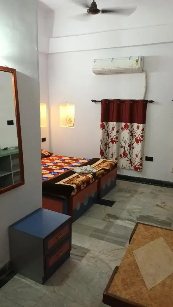 Bedroom, Bed in Jag Niwas Guest House & pure veg restaurant Bedroom, Bed in Jag Niwas Guest House & pure veg restaurant
