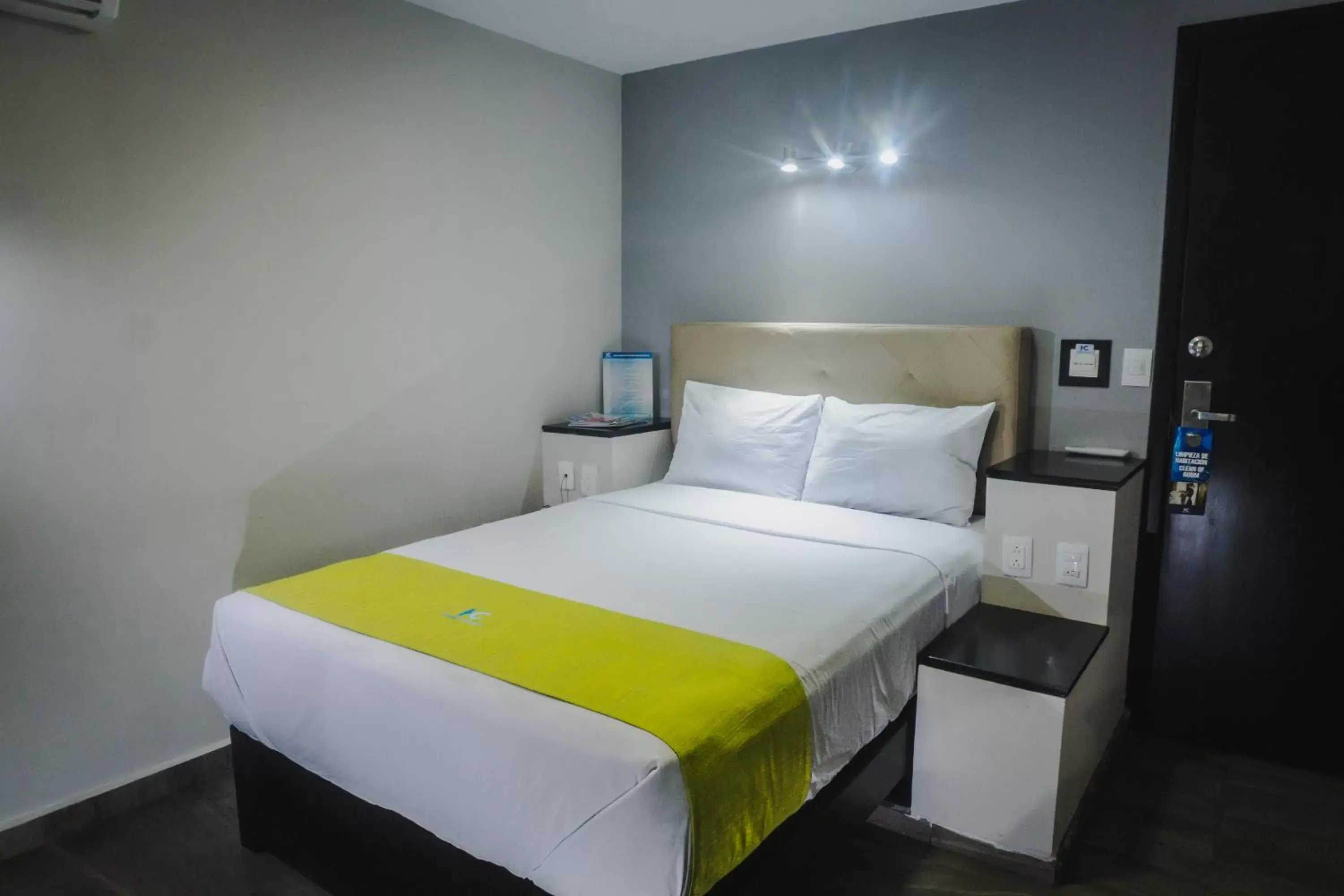 Standard Single Room - single occupancy in HOTEL CAREYES Standard Single Room - single occupancy in HOTEL CAREYES