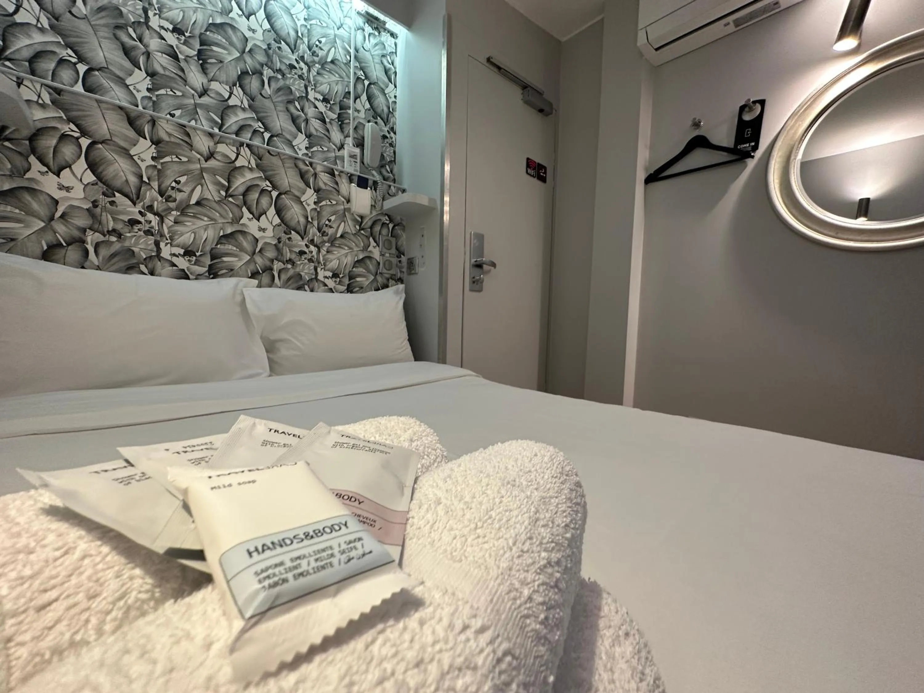 Bed in Hotel Nation Montmartre