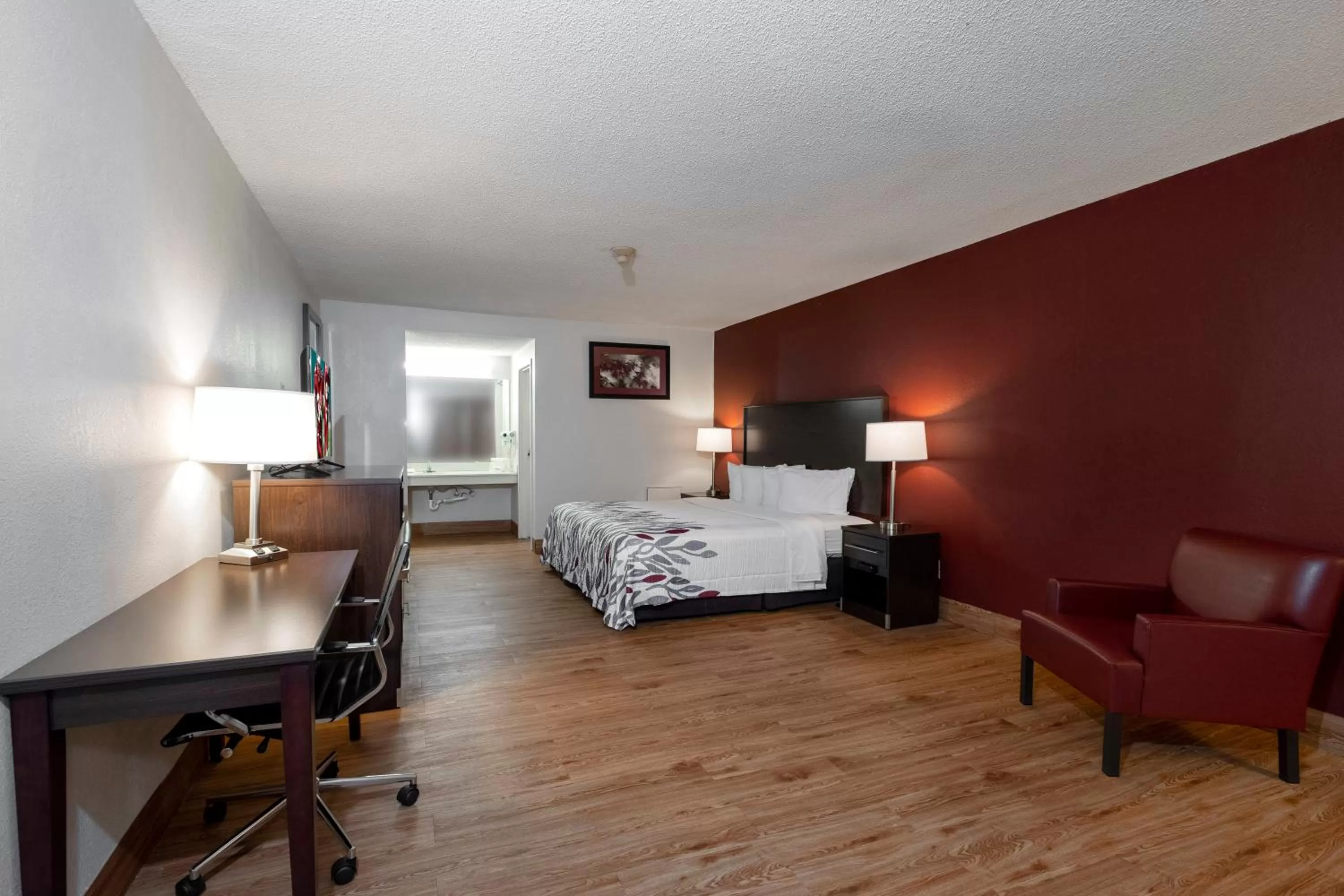 Photo of the whole room, Bed in Red Roof Inn Marion, VA