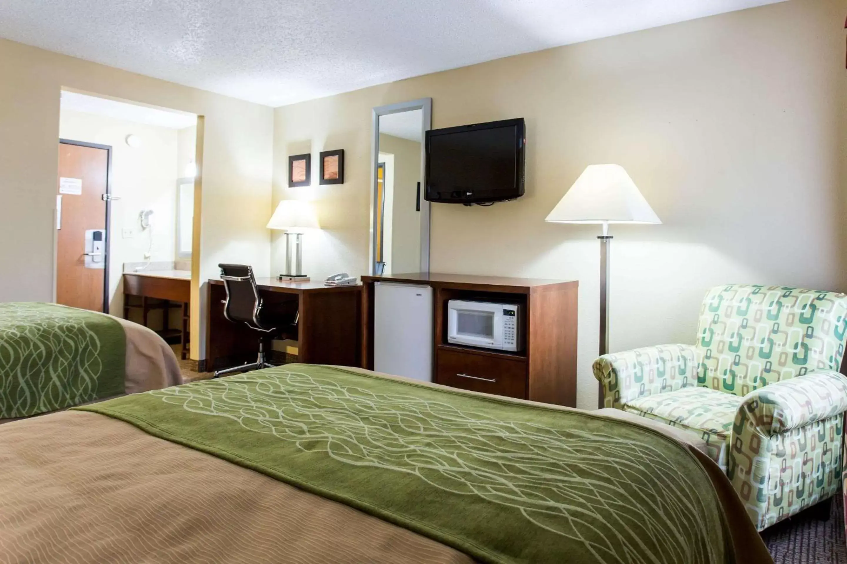 Photo of the whole room, Bed in Comfort Inn Columbia -Bush River