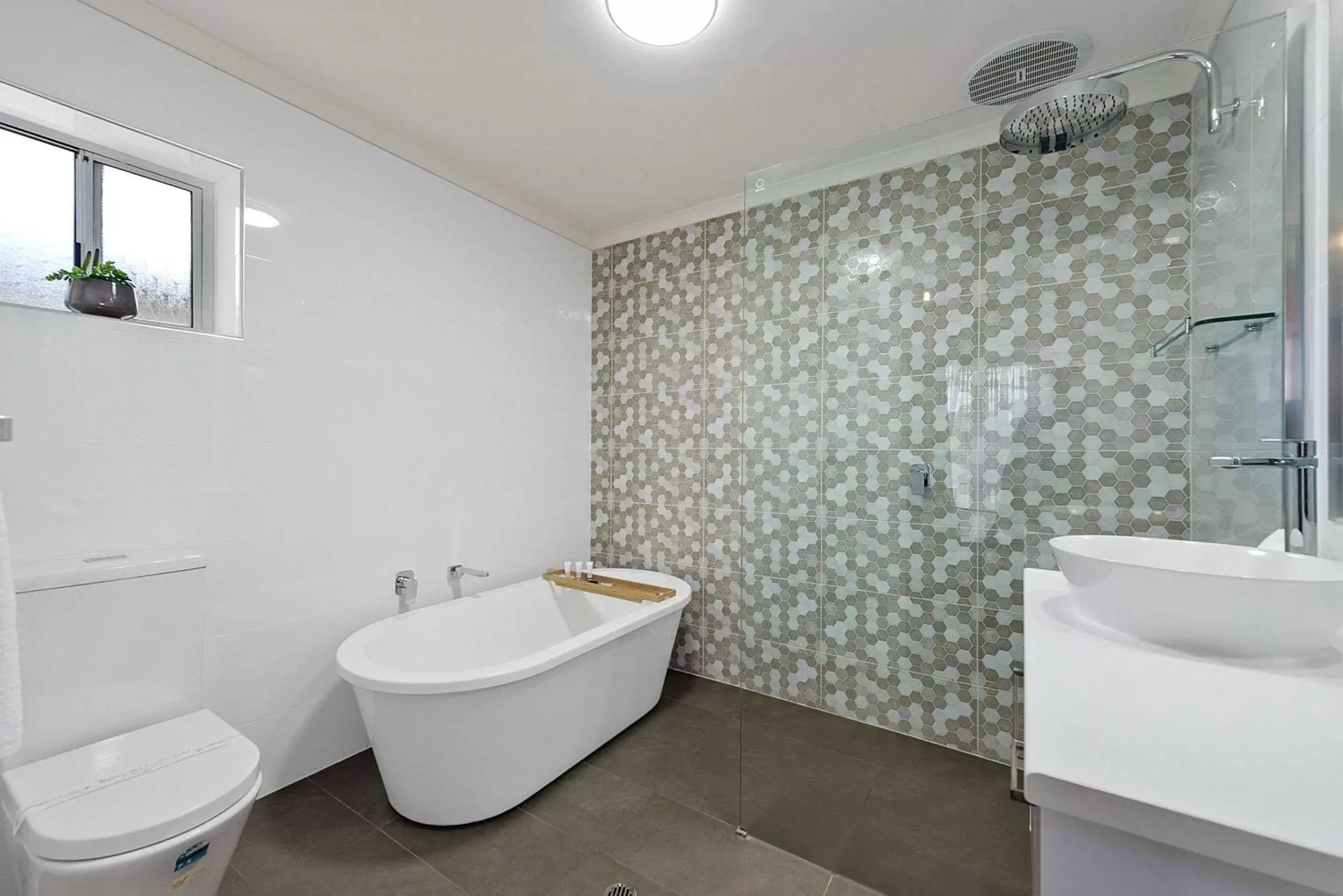 Bedroom, Bathroom in Comfort Inn Flinders on Main