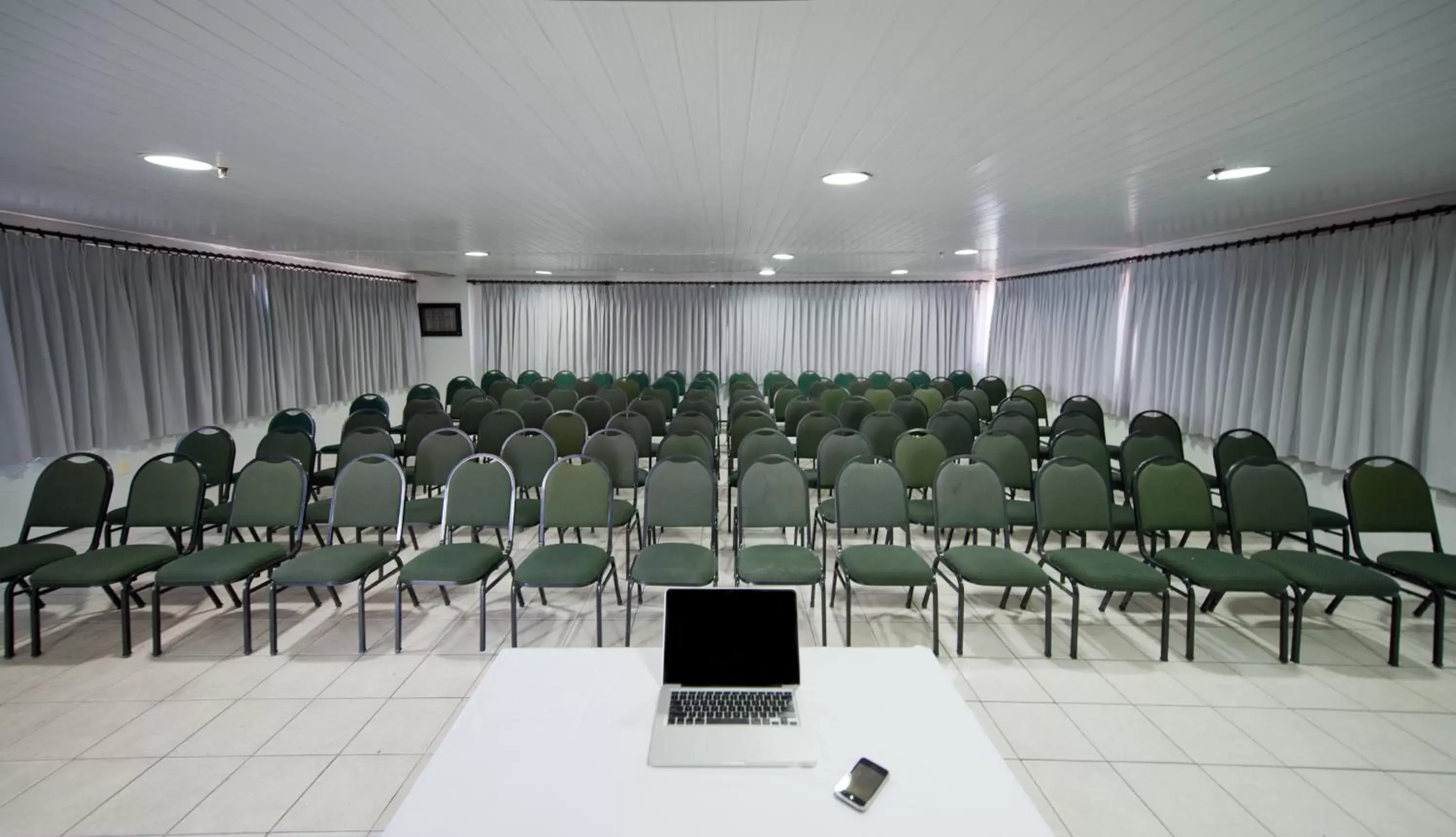 Business facilities in Iracema Travel