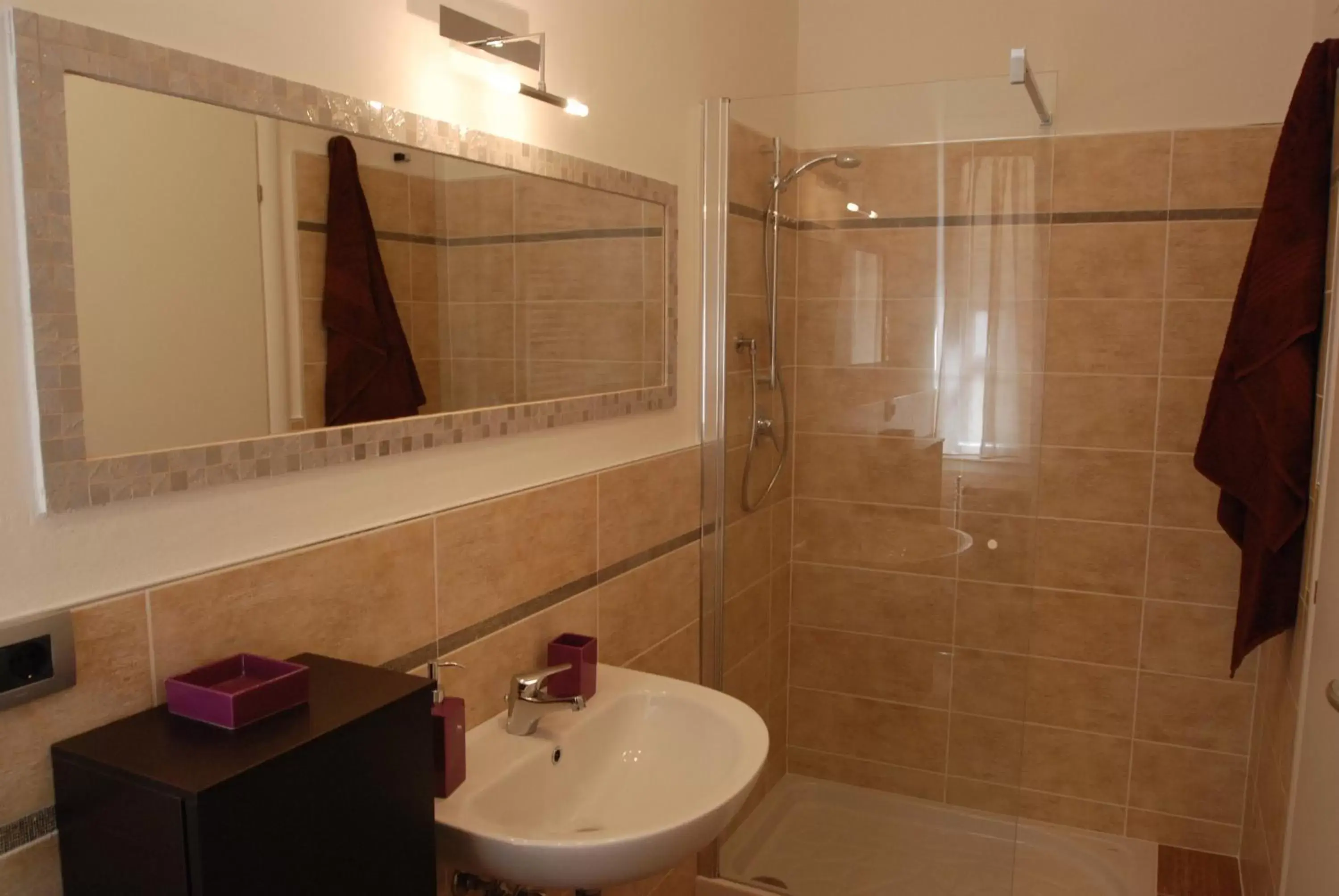 Shower, Bathroom in B&B Fiera Maglo'