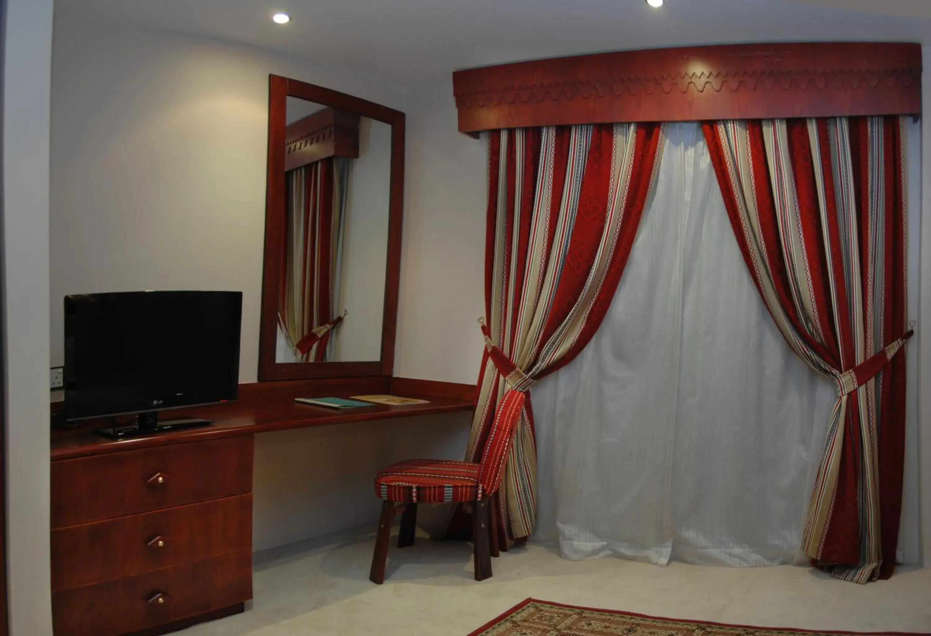 Bedroom, Seating Area in Al Liwan Suites