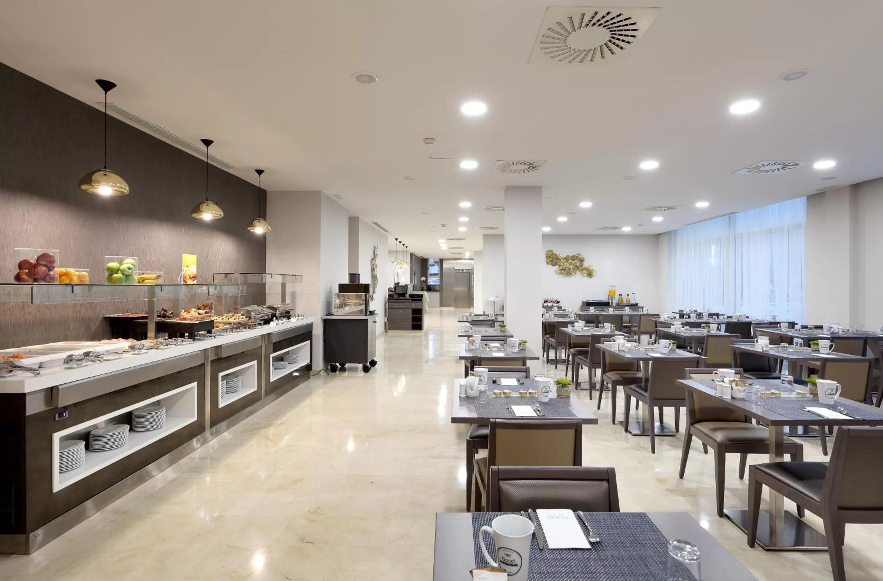 Dining area in Exe Zaragoza WTC