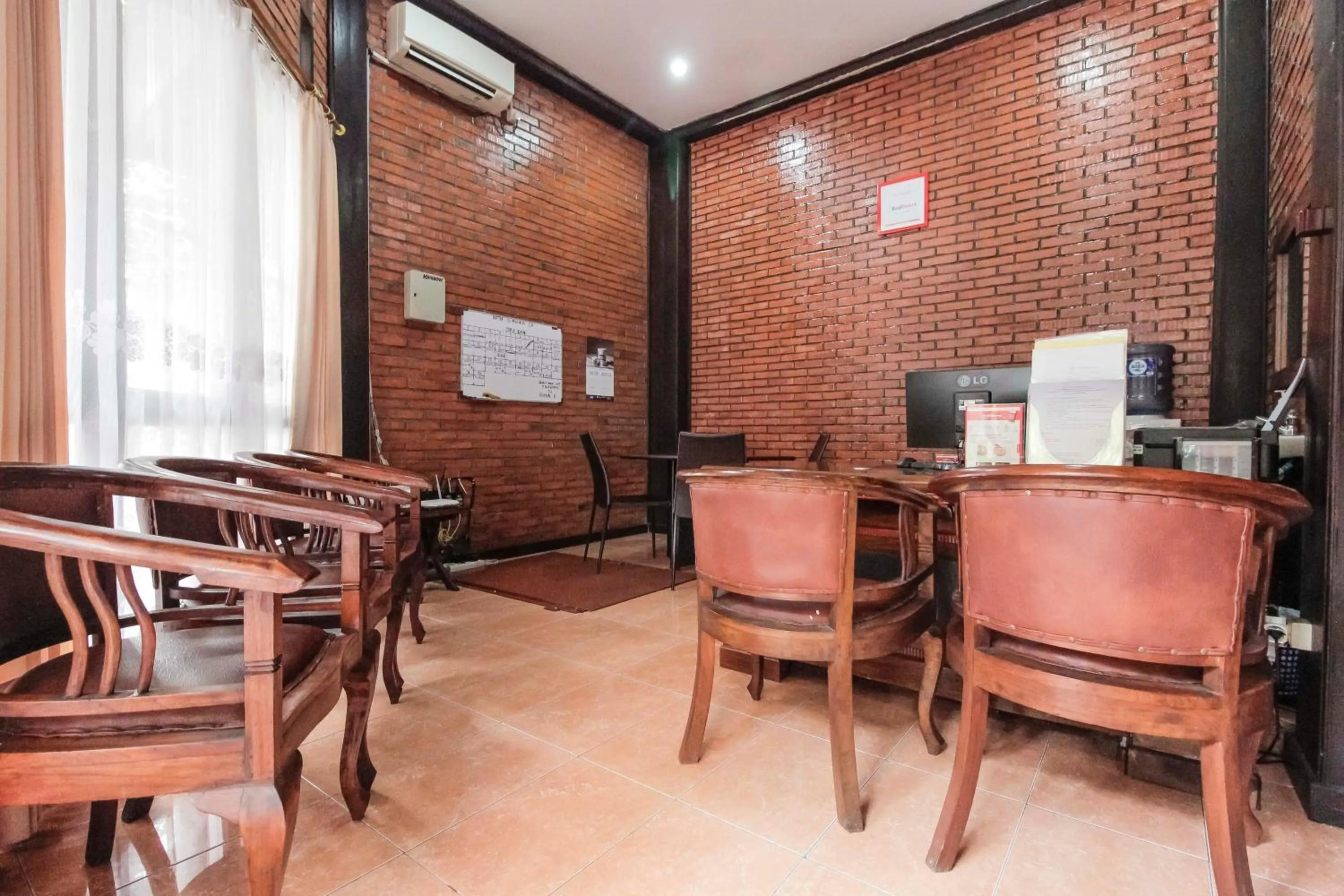 Lobby or reception in RedDoorz @ Cilandak Timur