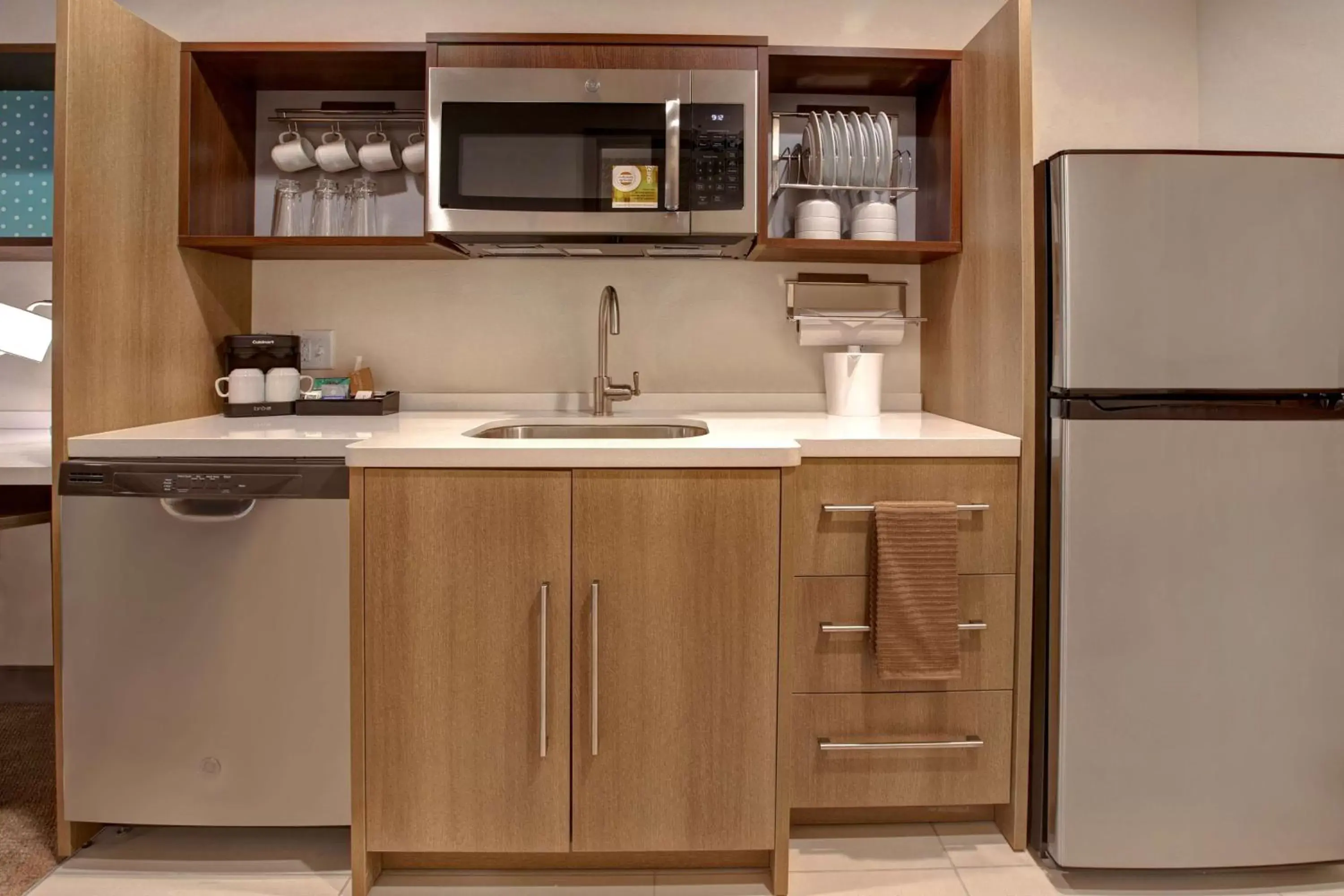 Kitchen or kitchenette, Kitchen/Kitchenette in Home2 Suites By Hilton Loves Park Rockford