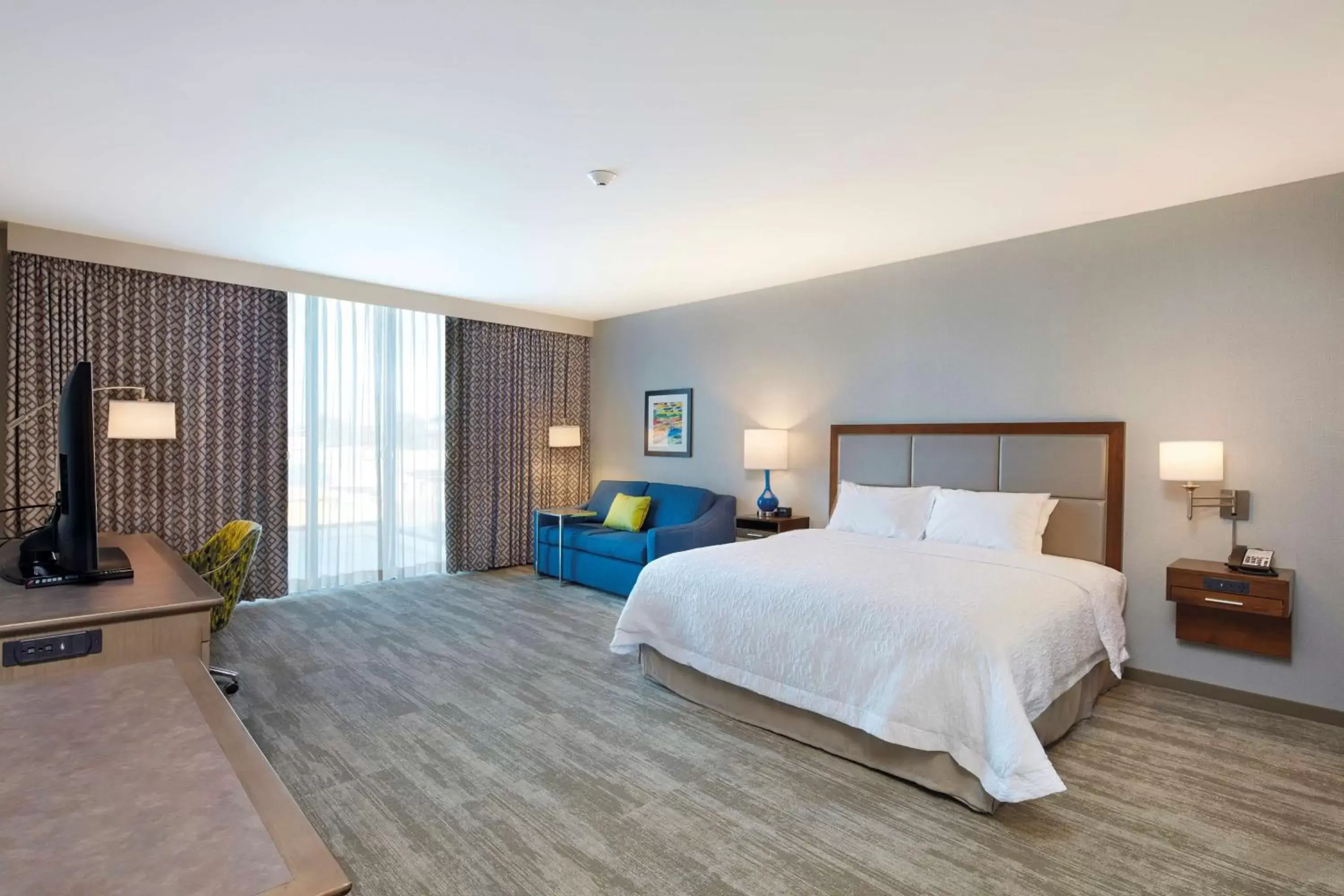 Bedroom, Bed in Hampton Inn & Suites Sacramento at CSUS