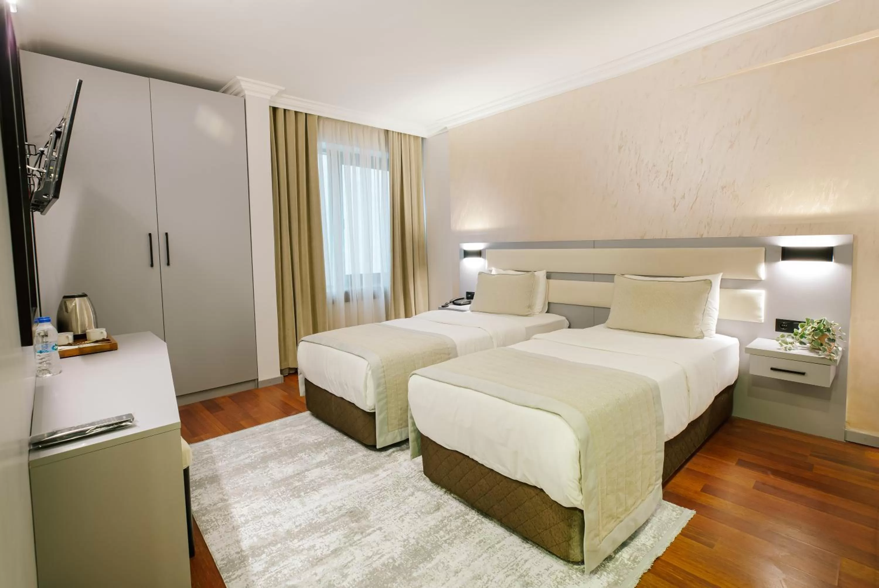 Bedroom, Bed in Marble Hotel