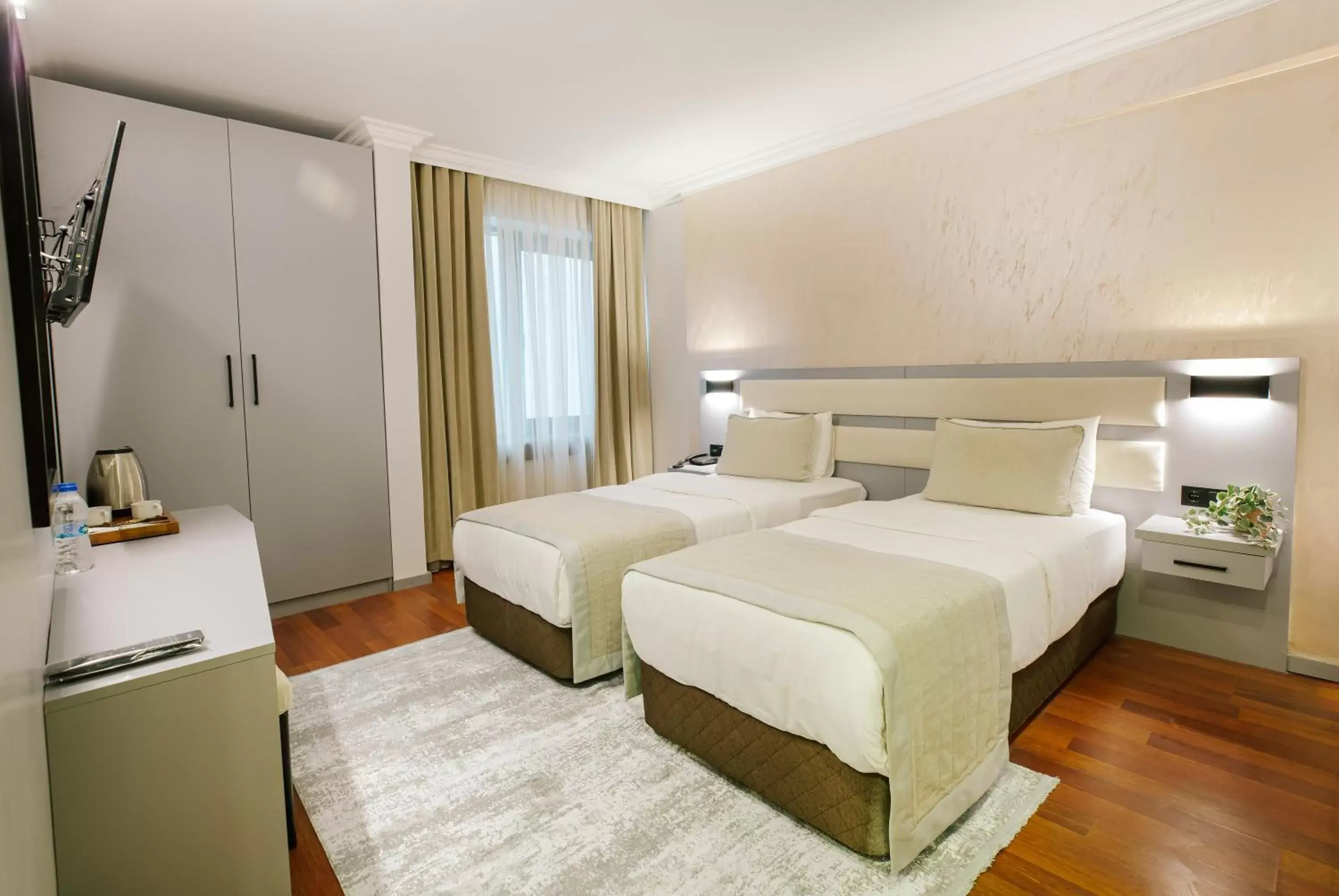 Deluxe Twin Room in Marble Hotel Deluxe Twin Room in Marble Hotel