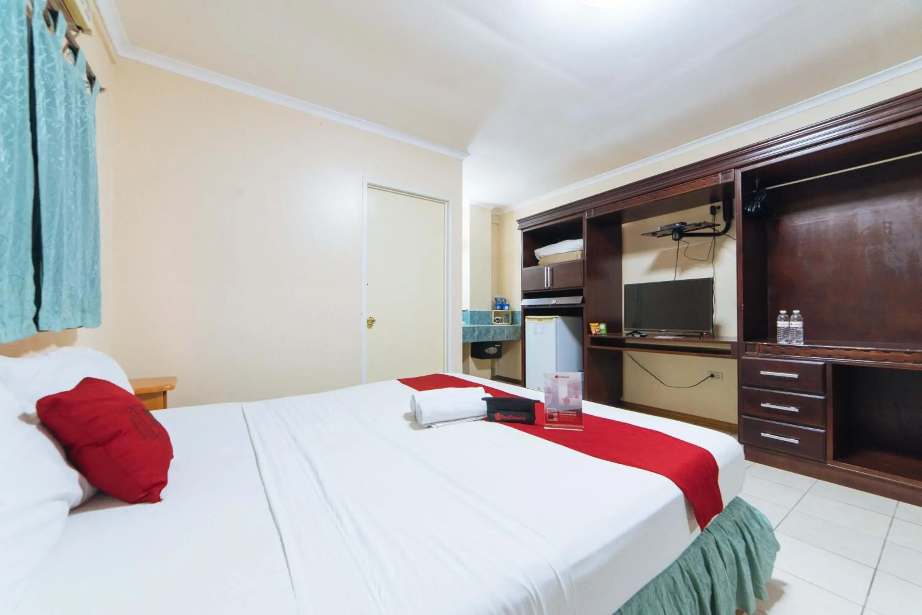 Bed in RedDoorz @ Clarkview 21st Street Angeles City Bed in RedDoorz @ Clarkview 21st Street Angeles City