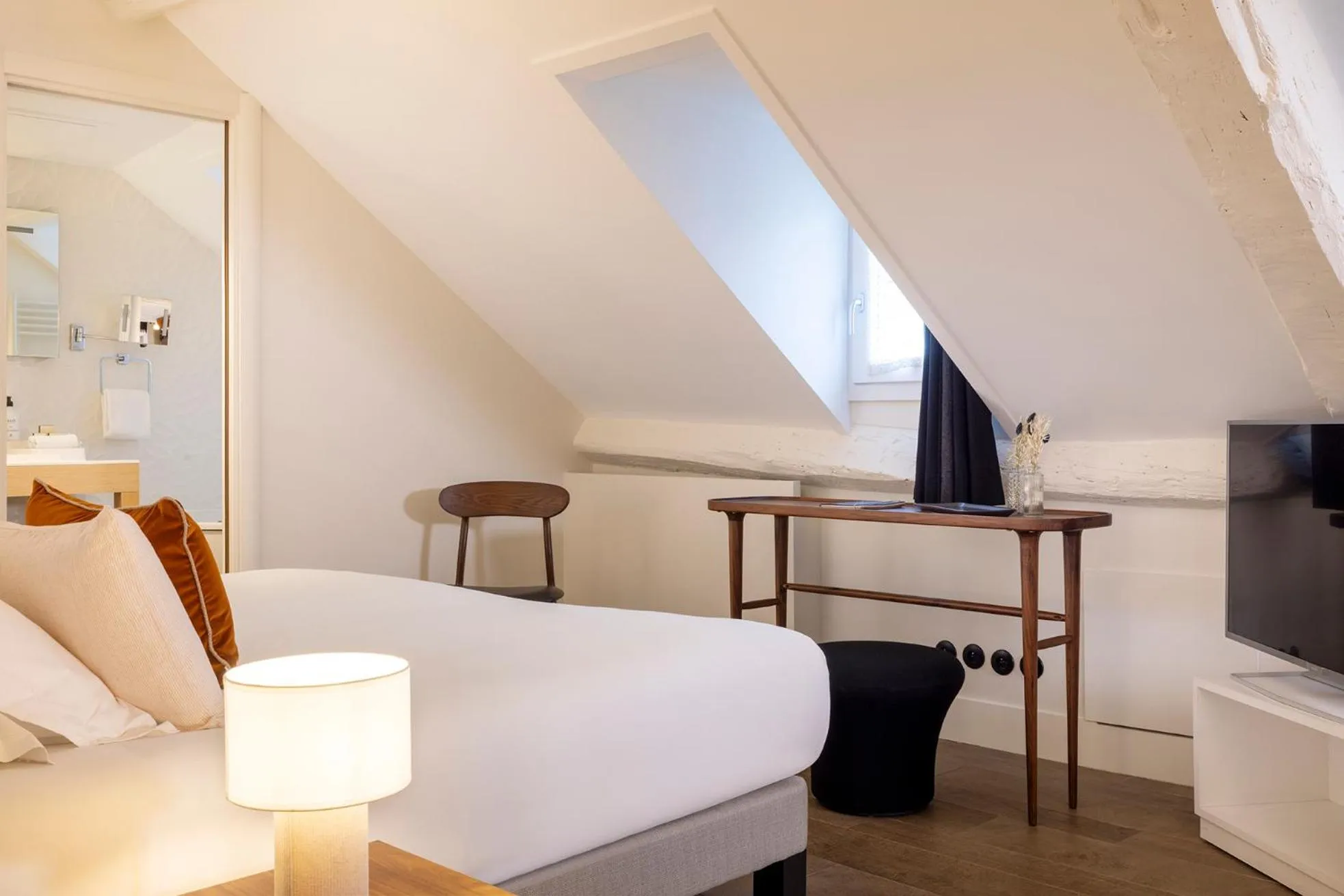 Bed in Hotel Chavanel