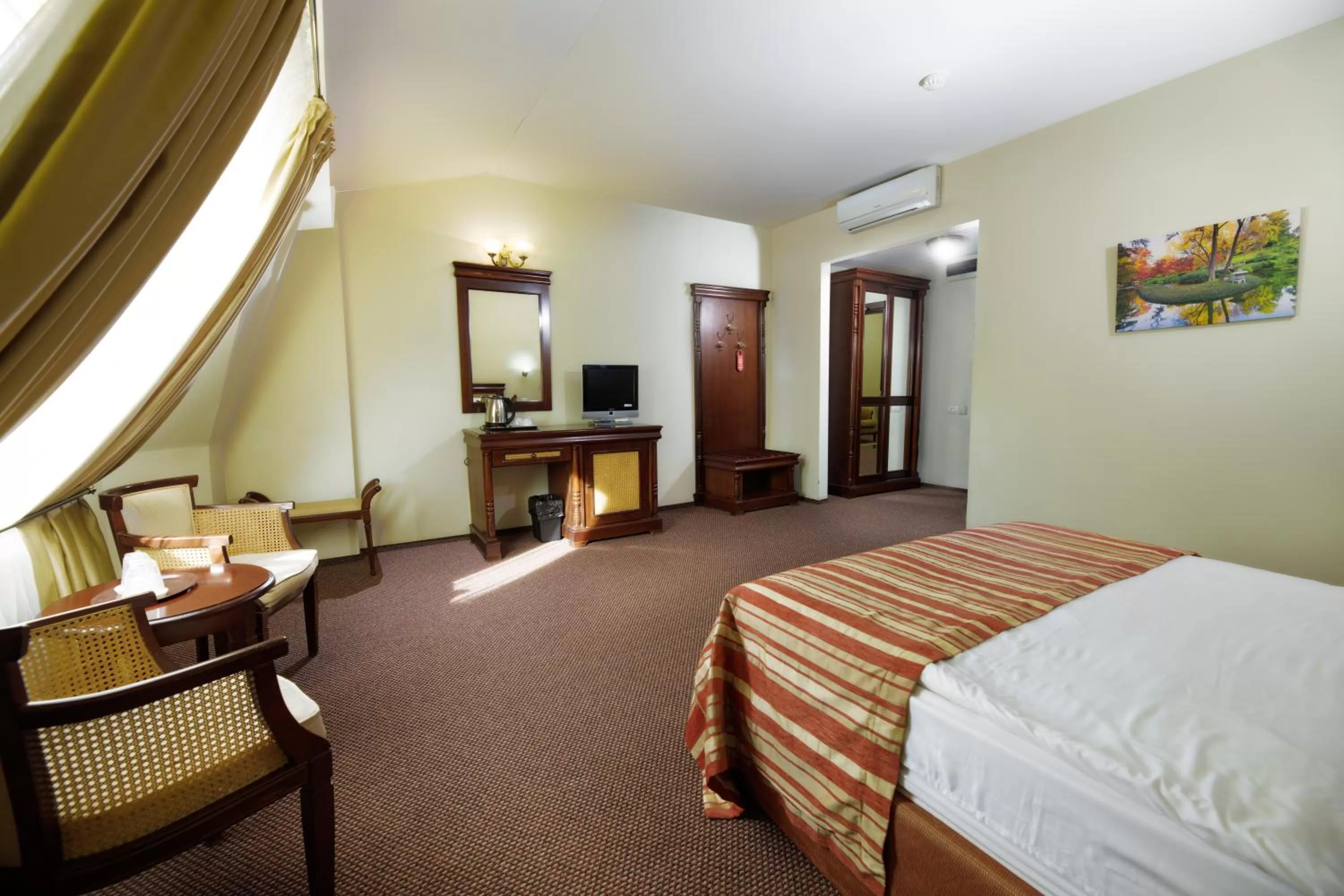 TV and multimedia, Bed in Atrium Hotel Ateneu City Center