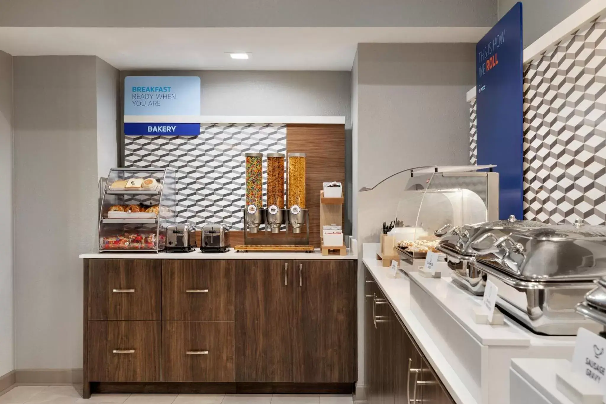 Breakfast, Kitchen/Kitchenette in Holiday Inn Express & Suites Opelousas, an IHG Hotel