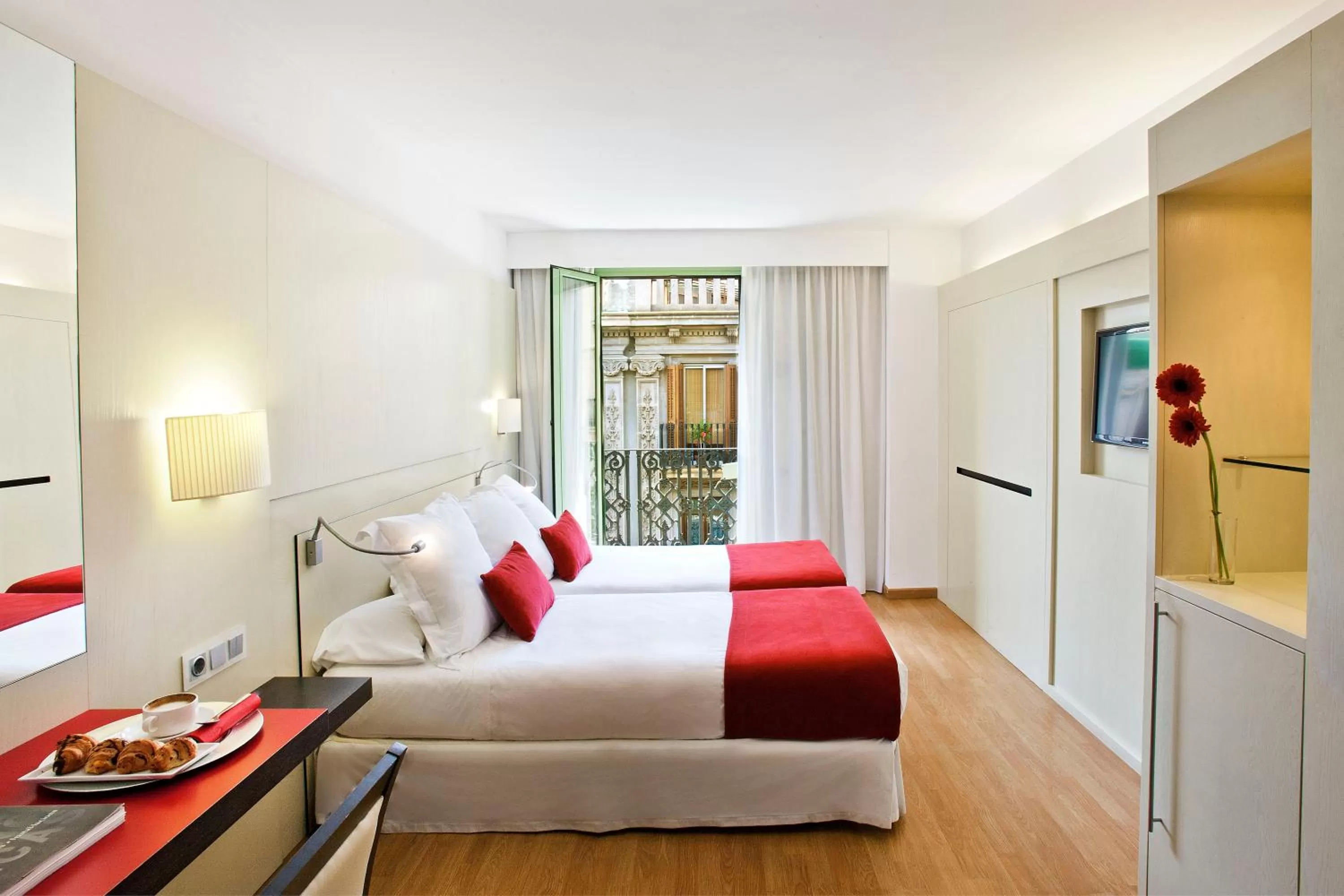 Bed in Grupotel Gravina